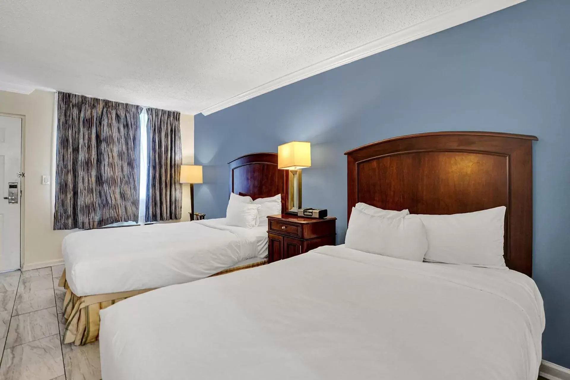 Bedroom, Bed in Fort Lauderdale Grand Hotel