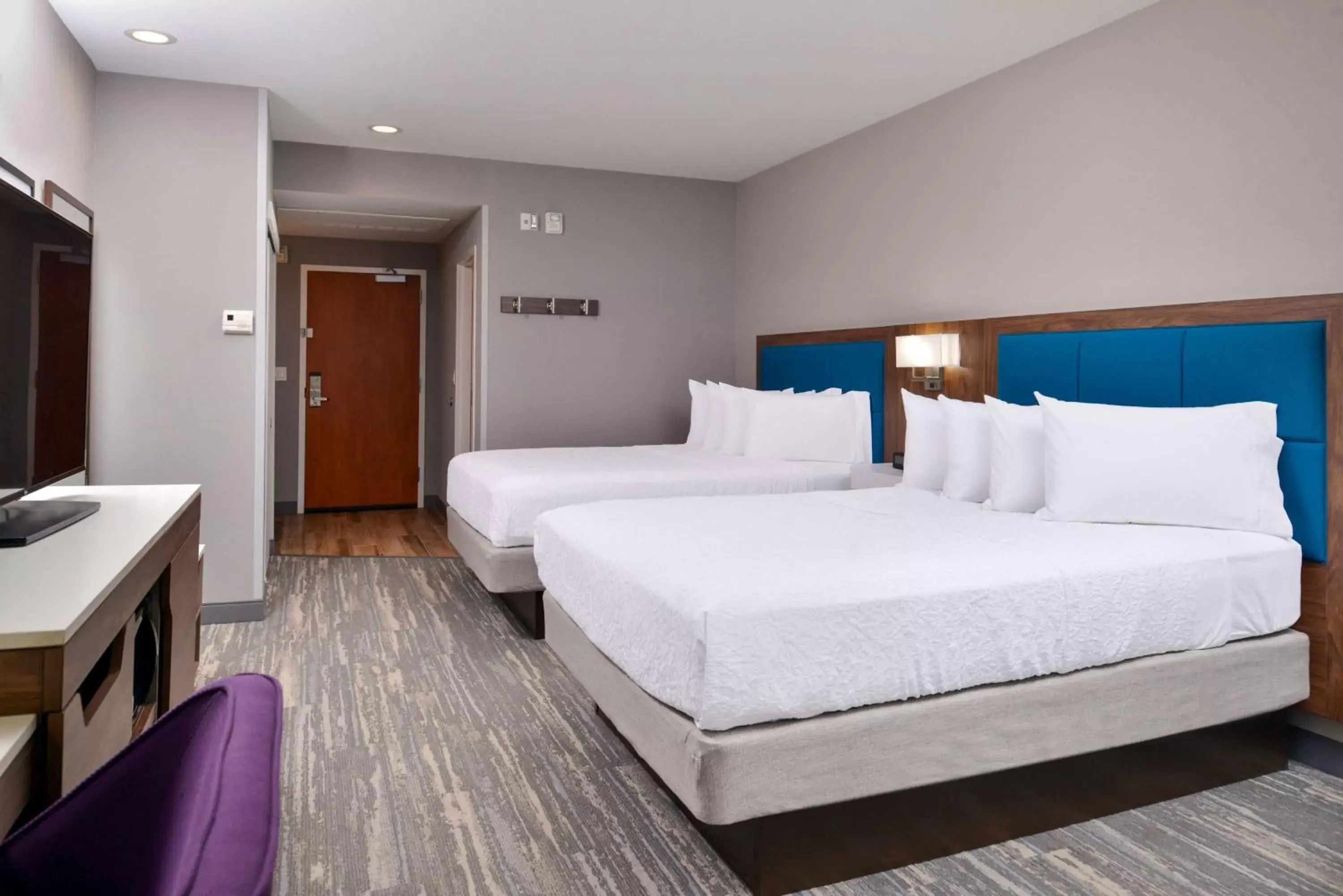 Photo of the whole room, Bed in Hampton Inn & Suites Boise/Spectrum