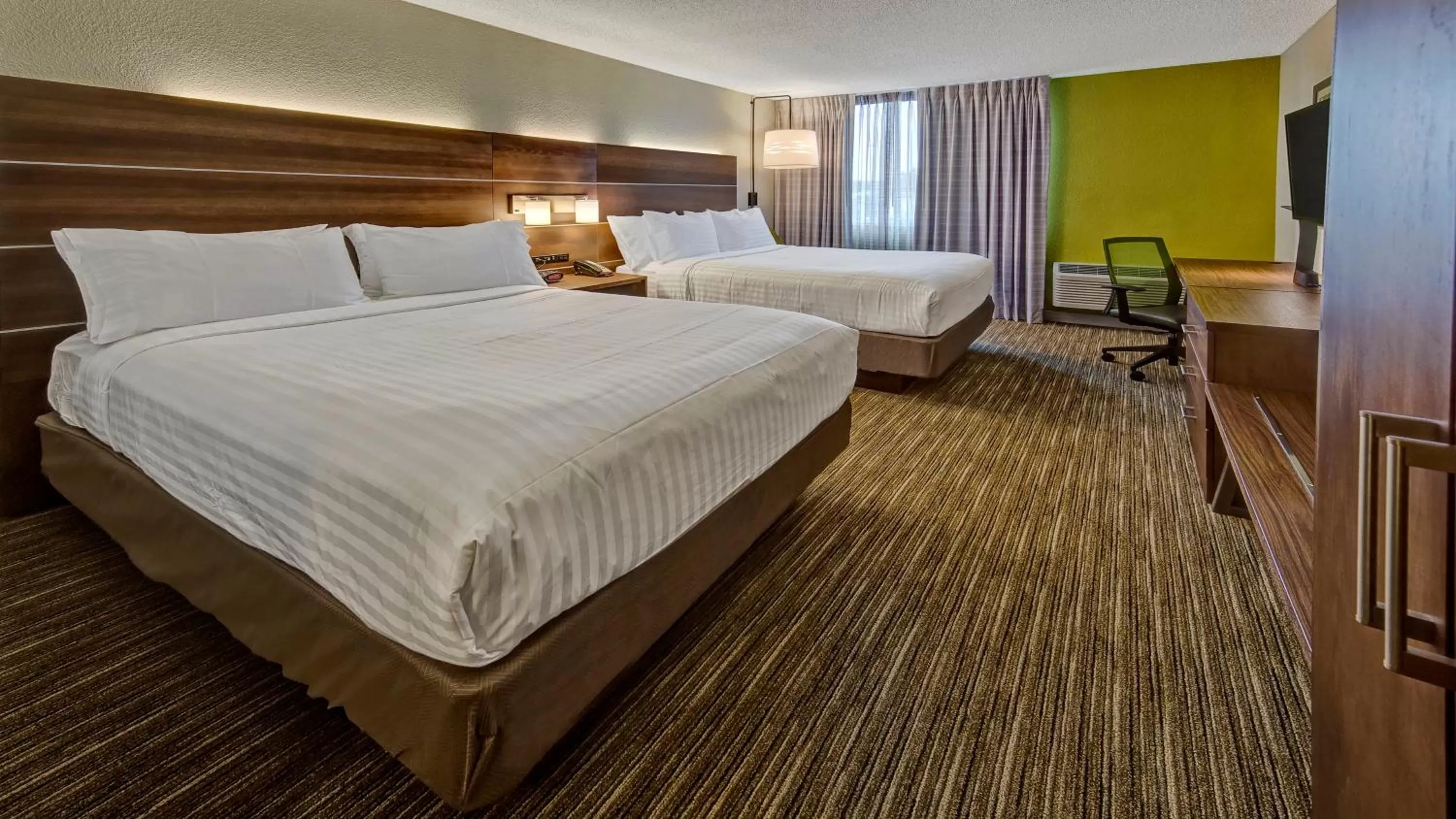 Photo of the whole room, Bed in Holiday Inn Express Louisville Airport Expo Center by IHG