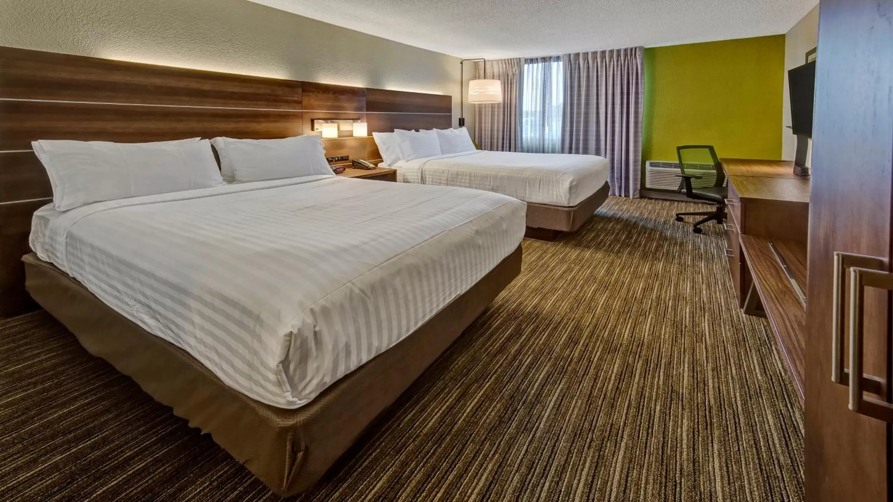 Photo of the whole room, Bed in Holiday Inn Express Louisville Airport Expo Center, an IHG Hotel