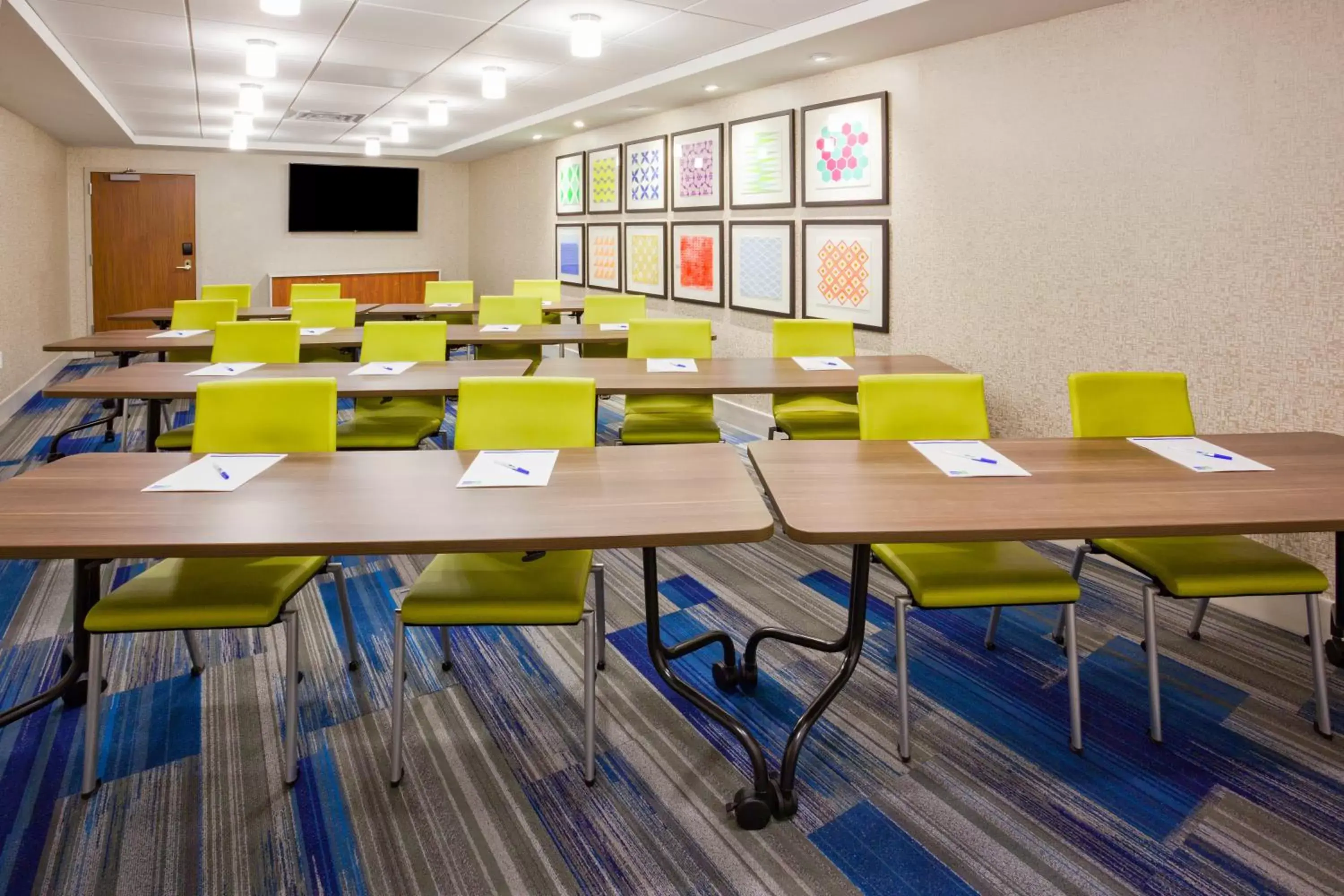 Meeting/conference room in Holiday Inn Express and Suites Des Moines Downtown, an IHG Hotel