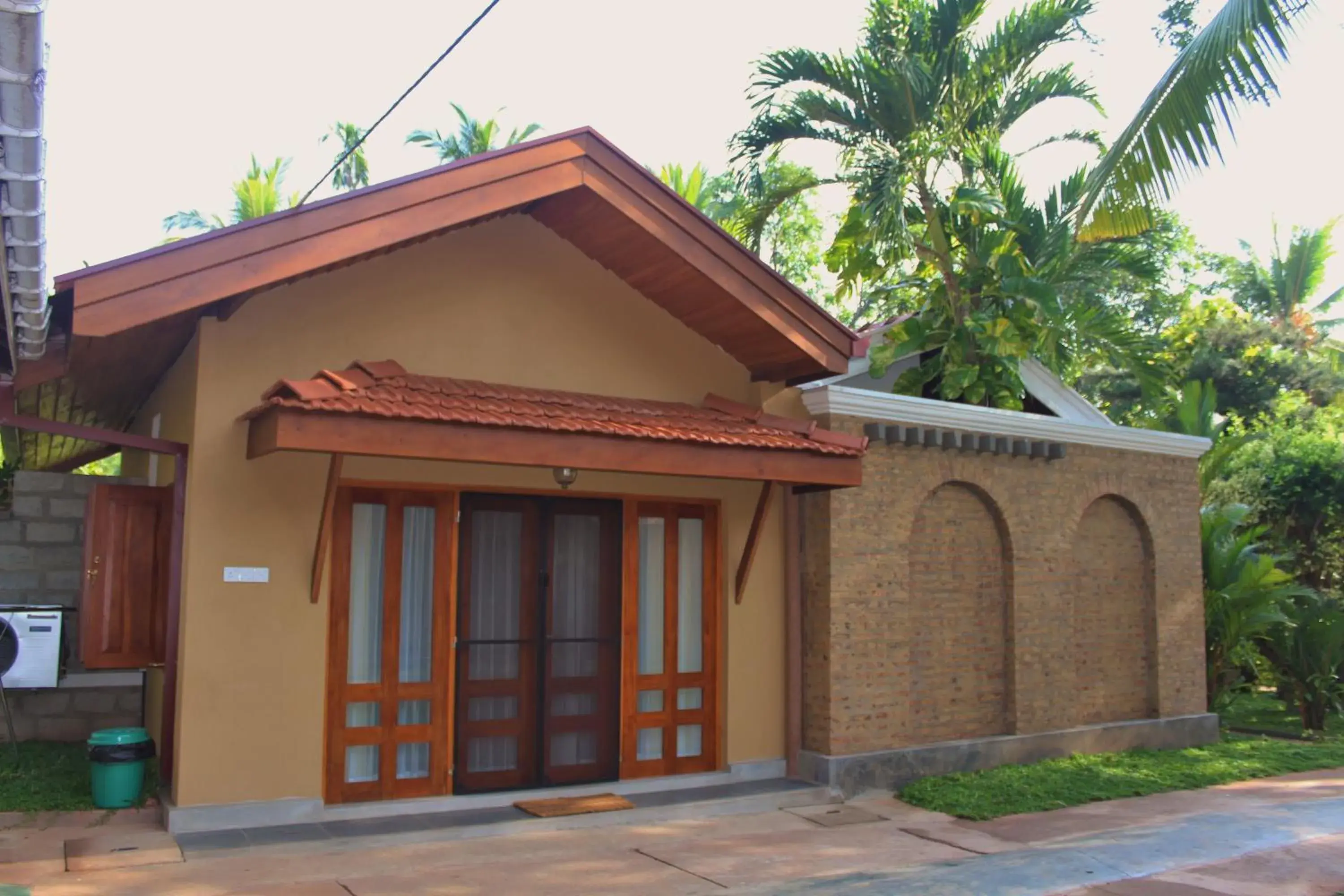 Facade/entrance, Property Building in Villa Shade