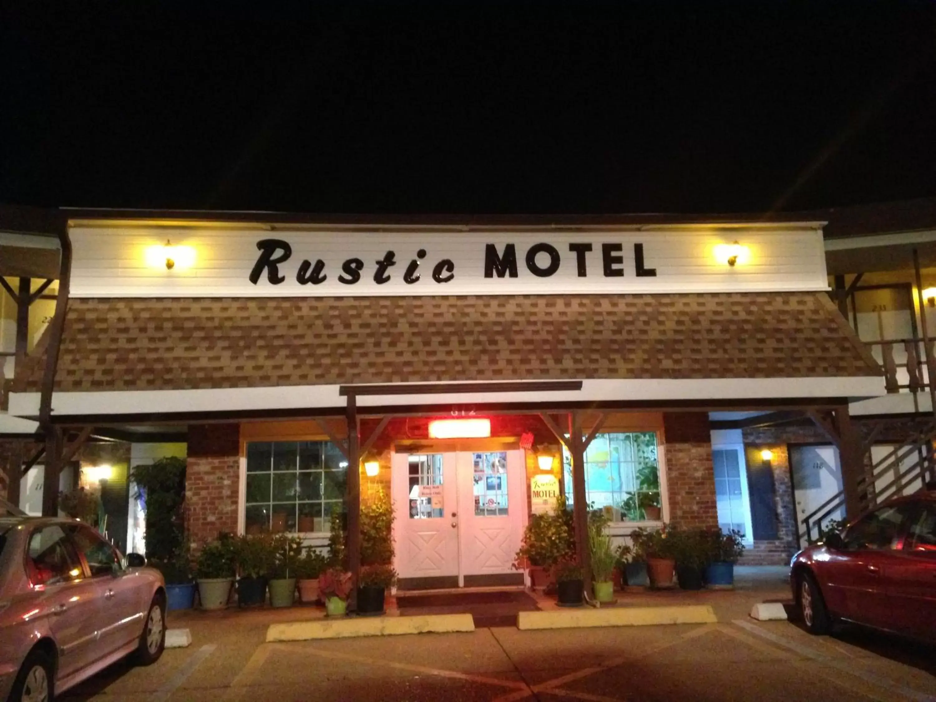 Facade/entrance, Property Building in Rustic Motel Rolla