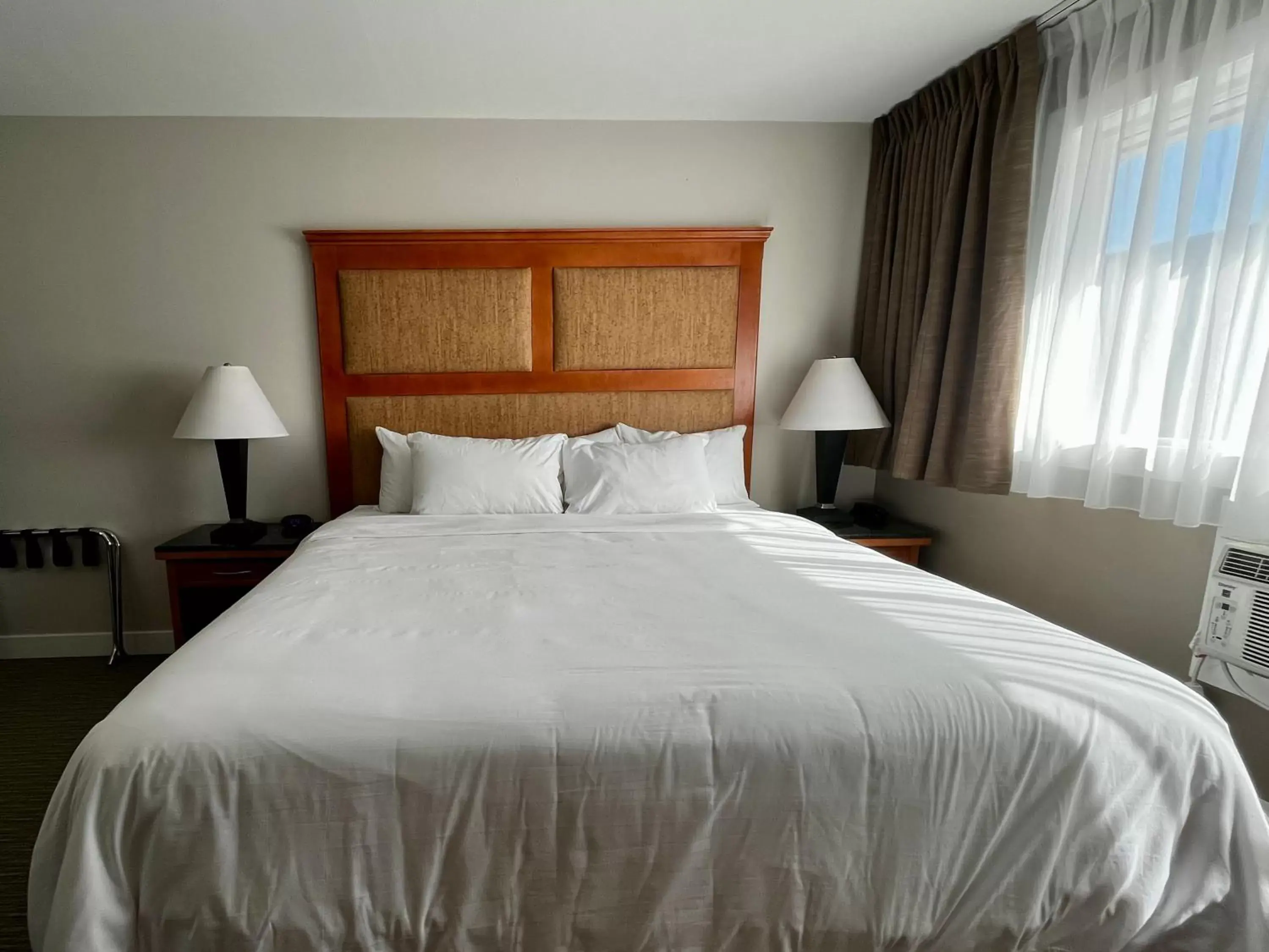 Bed in Anavada Inn & Suites - Prince George