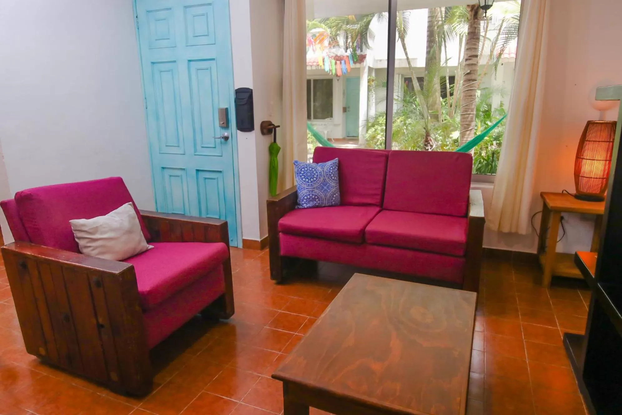 TV and multimedia in Hotel Villas Colibrí Suites & Bungalows