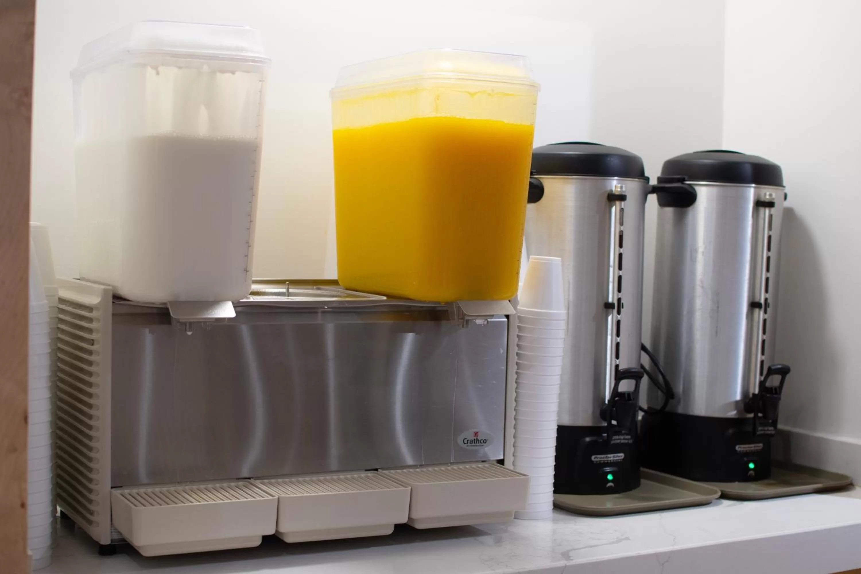 Breakfast in Hotel Mesaluna Near American Consulate