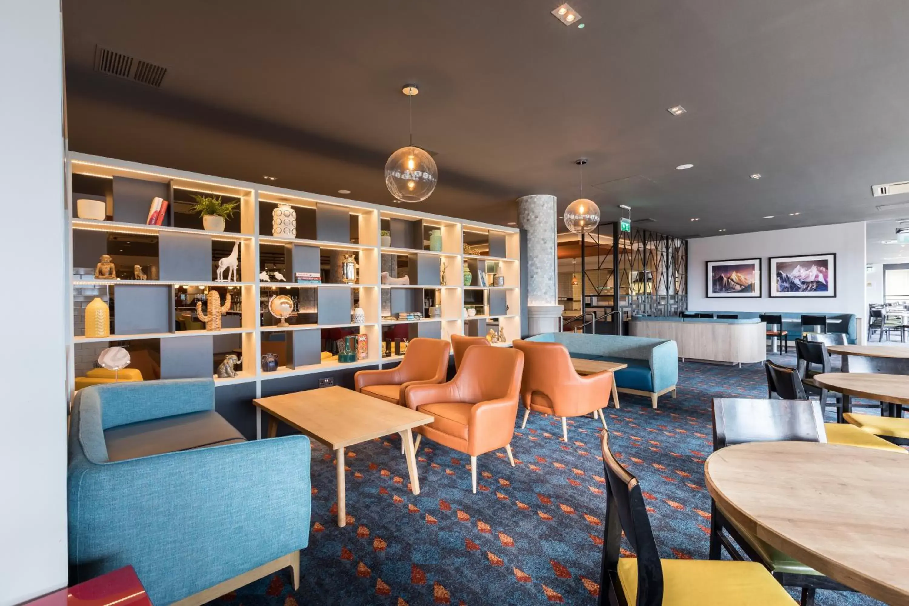 Lounge or bar, Lounge/Bar in Holiday Inn Edinburgh Zoo, an IHG Hotel