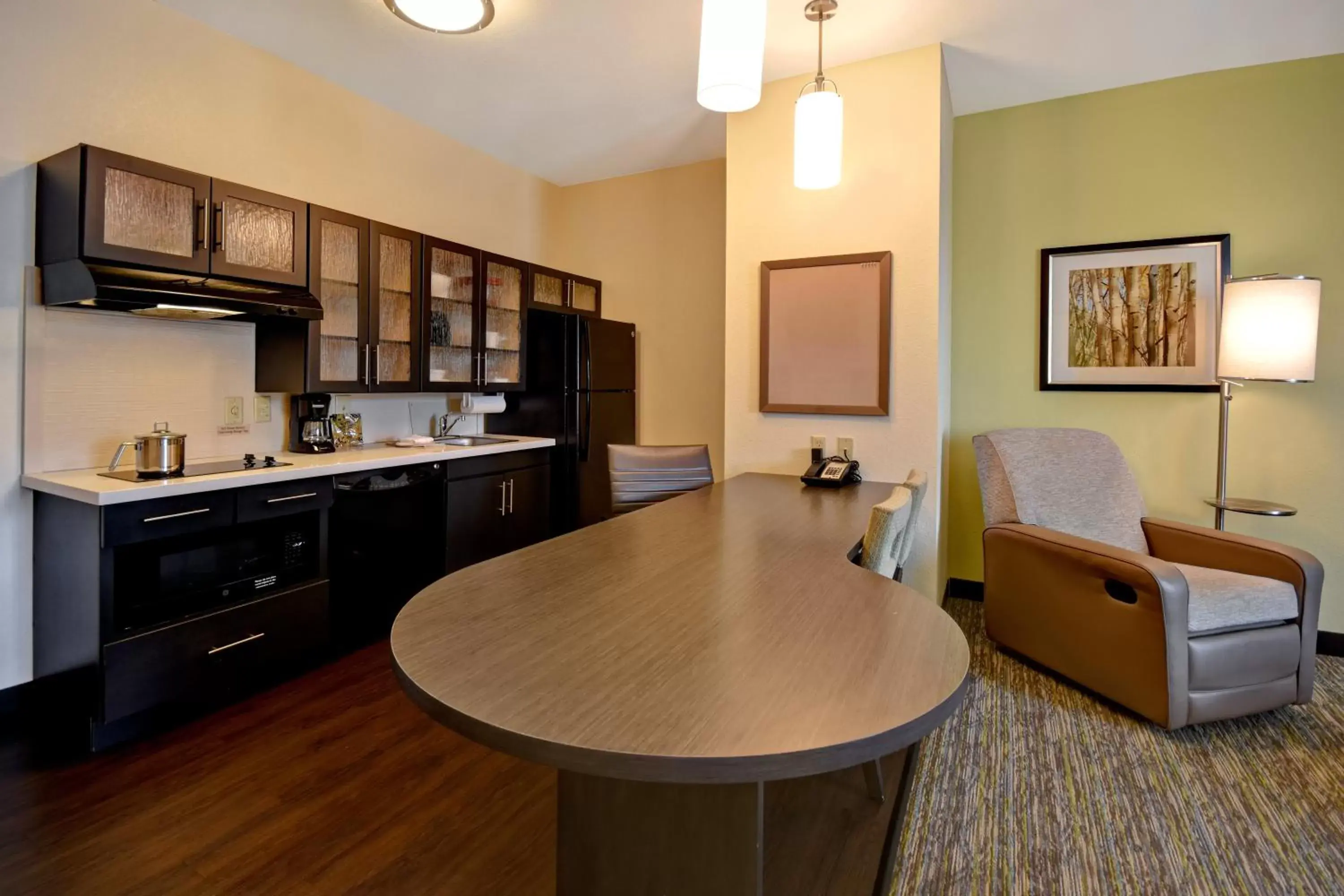 Photo of the whole room, Kitchen/Kitchenette in Candlewood Suites St Clairsville Wheeling Area, an IHG Hotel