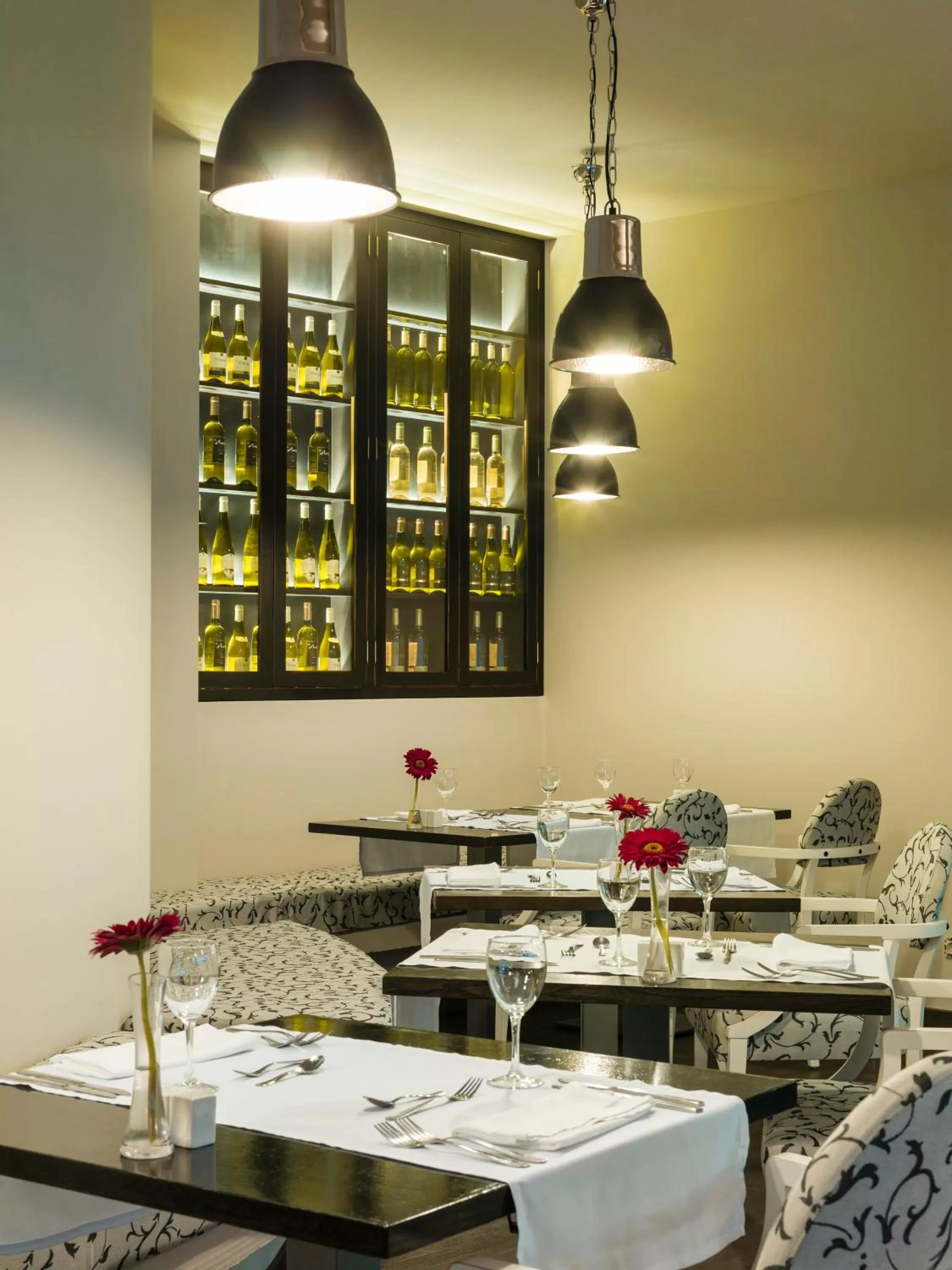 Restaurant/places to eat in Boutique Hotel H10 White Suites - Adults Only