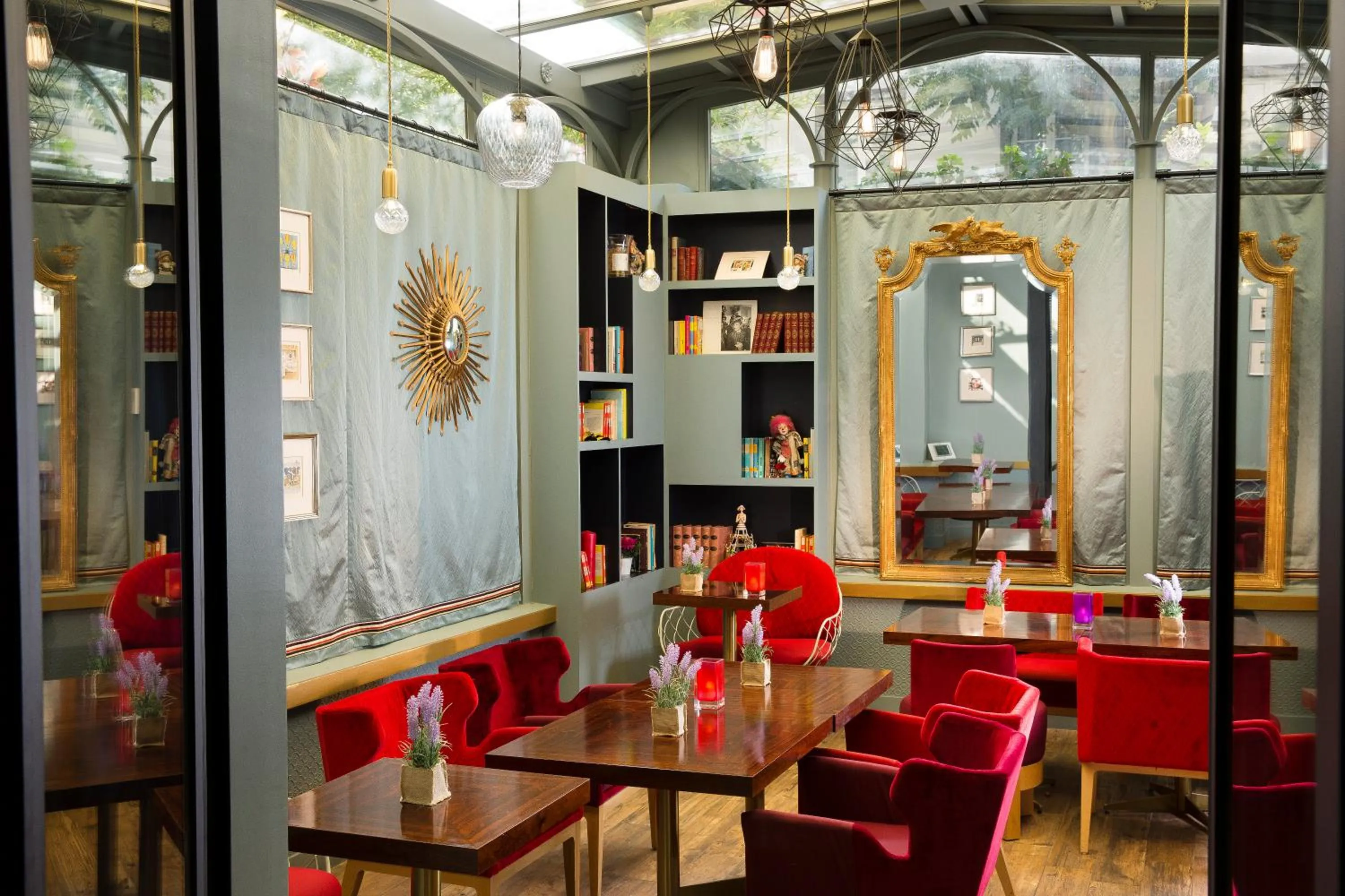 Lounge or bar in Best Western Premier Trocadero La Tour