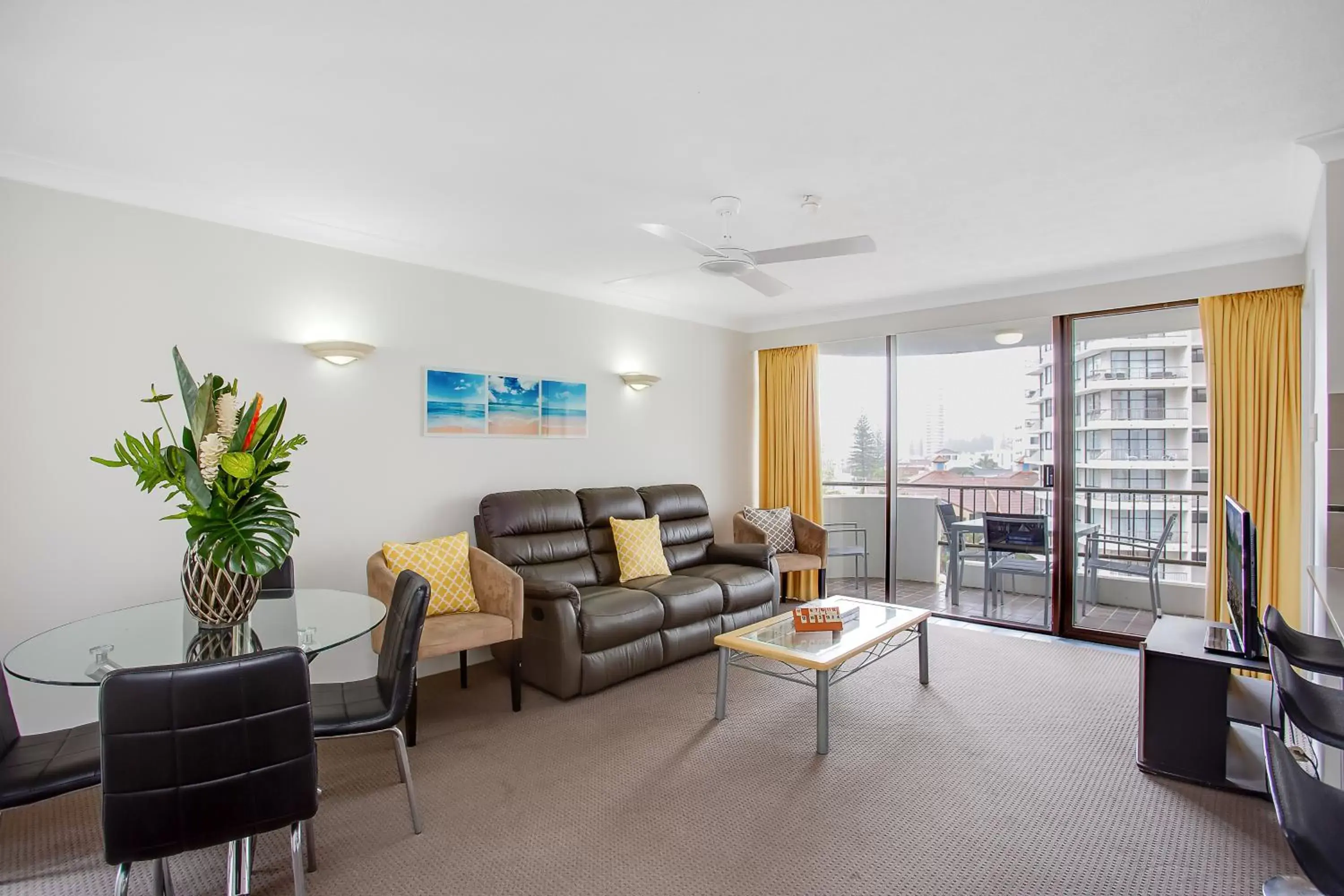 TV and multimedia, Seating Area in Broadbeach Pacific Resort