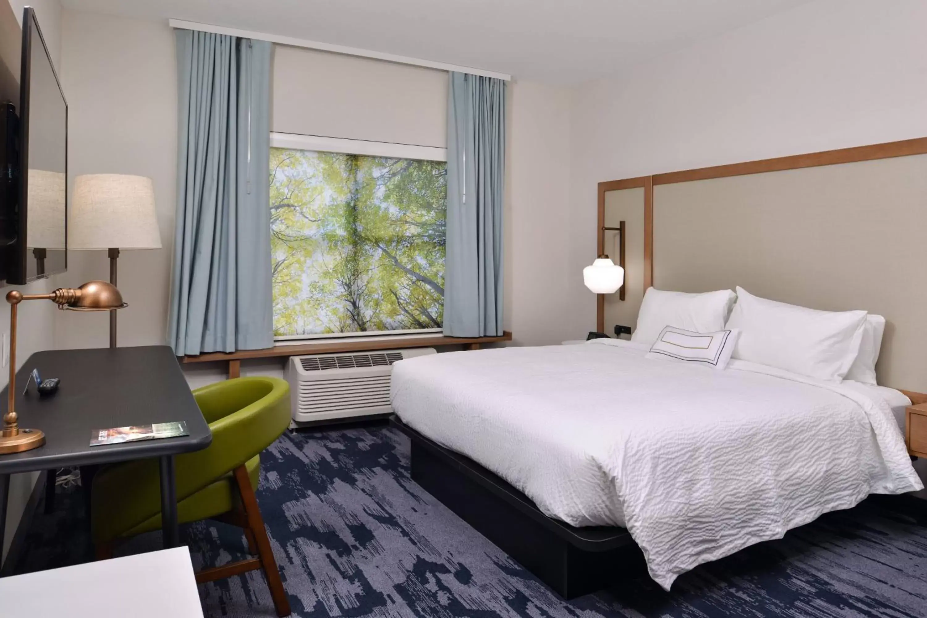 Photo of the whole room, Bed in Fairfield Inn & Suites by Marriott Canton