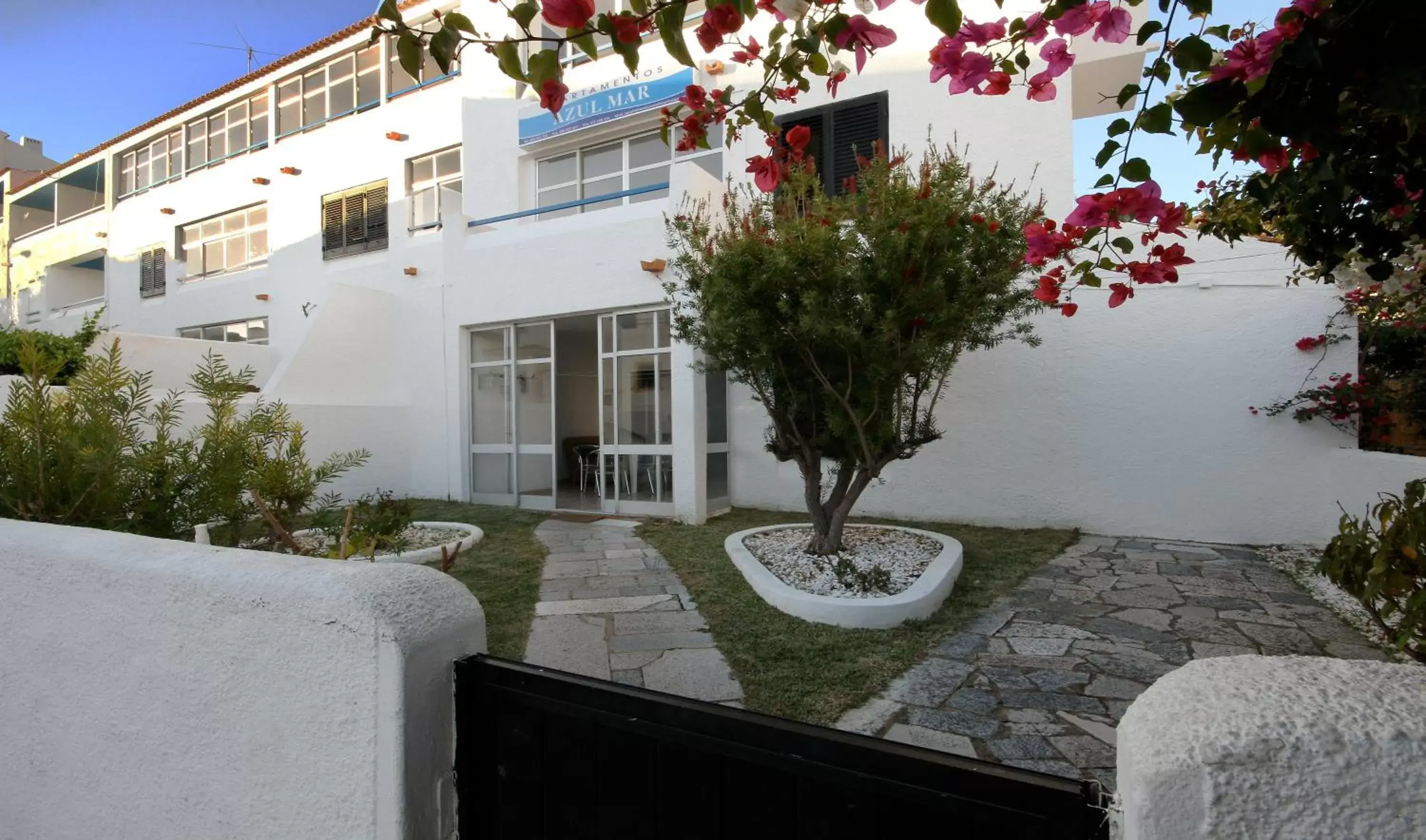 Property Building in Apartamentos Azul Mar