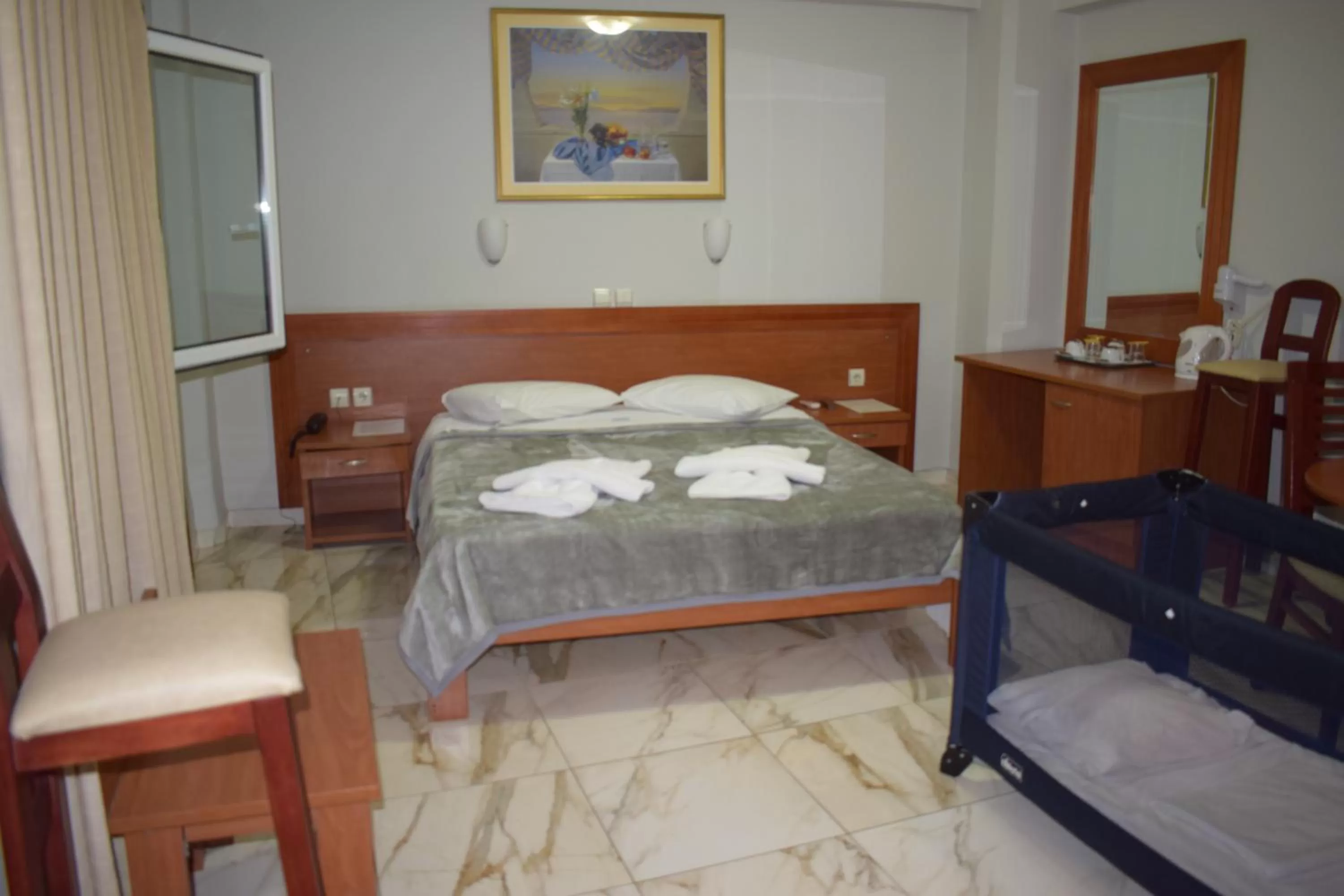 Bedroom, Bed in Piraeus Acropole Hotel