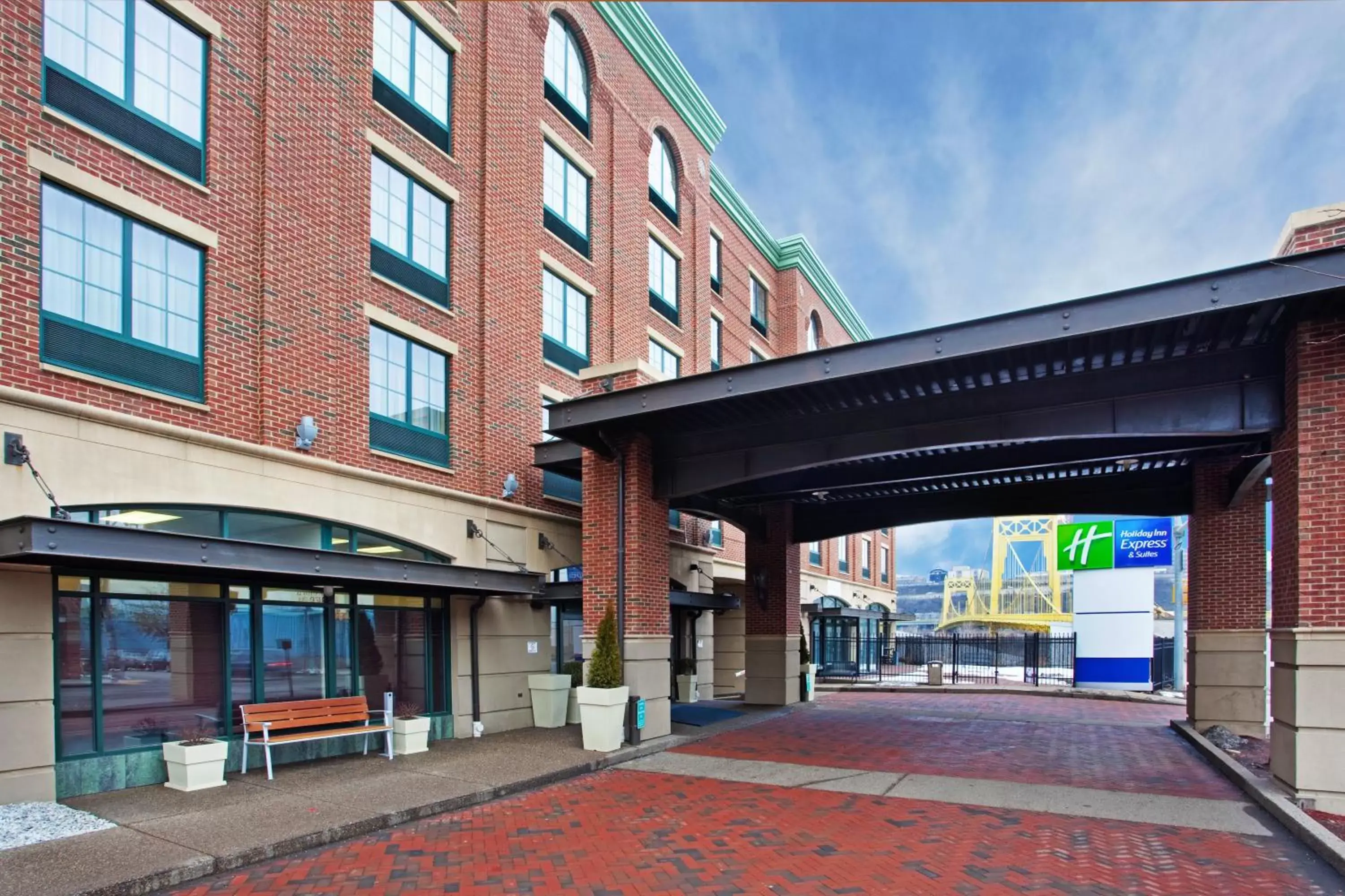 Property building in Holiday Inn Express Hotel & Suites Pittsburgh-South Side, an IHG Hotel