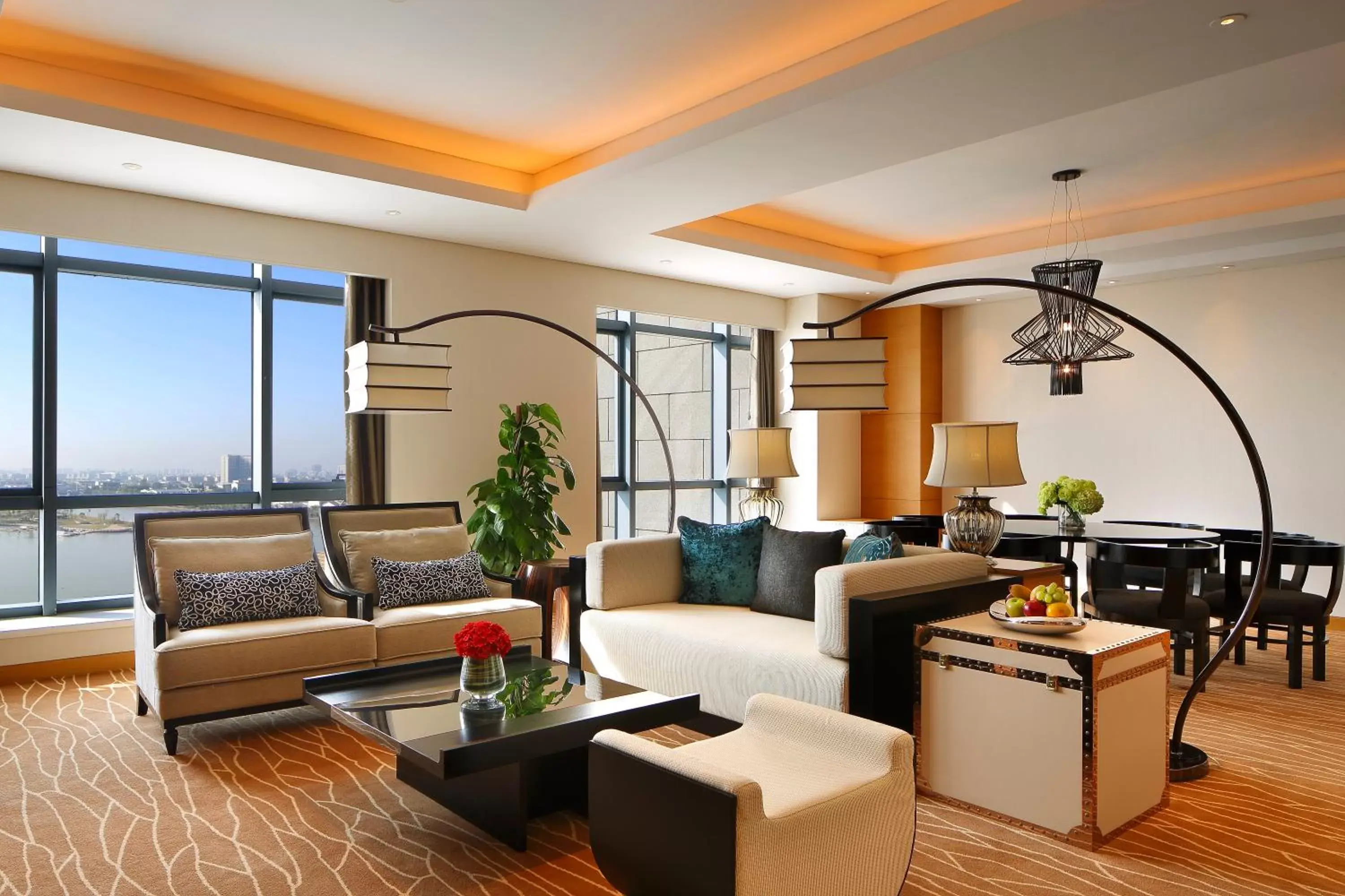 Bedroom, Seating Area in Crowne Plaza Yangzhou, an IHG Hotel