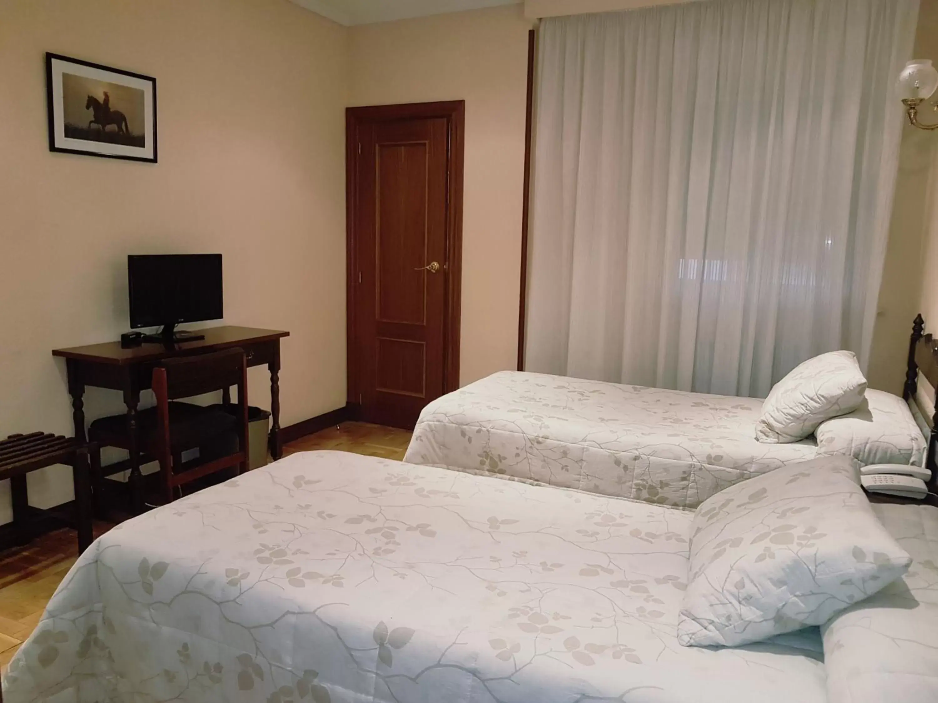 Bedroom, Bed in Hotel Residencia Castellano I