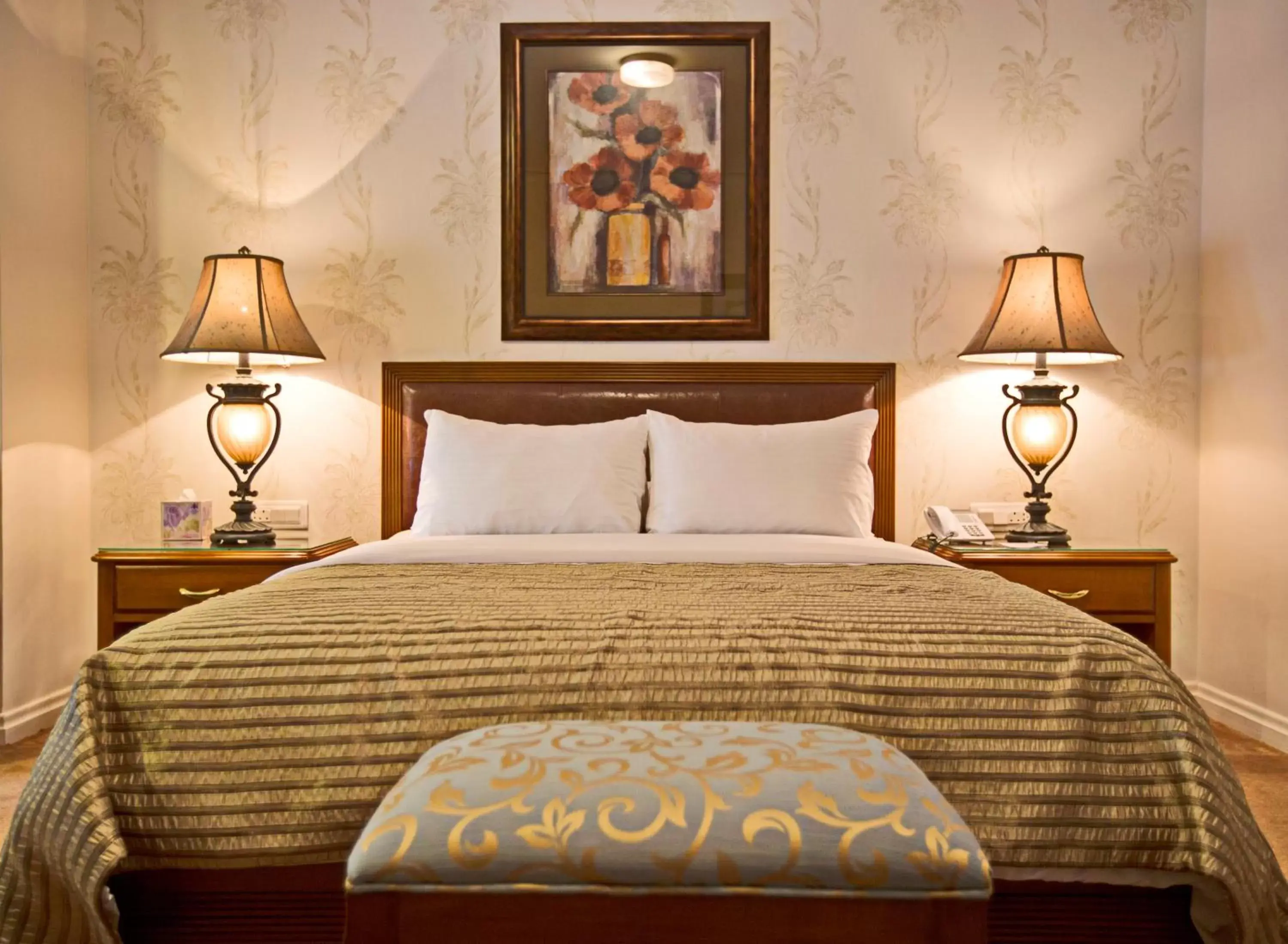 Bedroom, Bed in Amman International Hotel