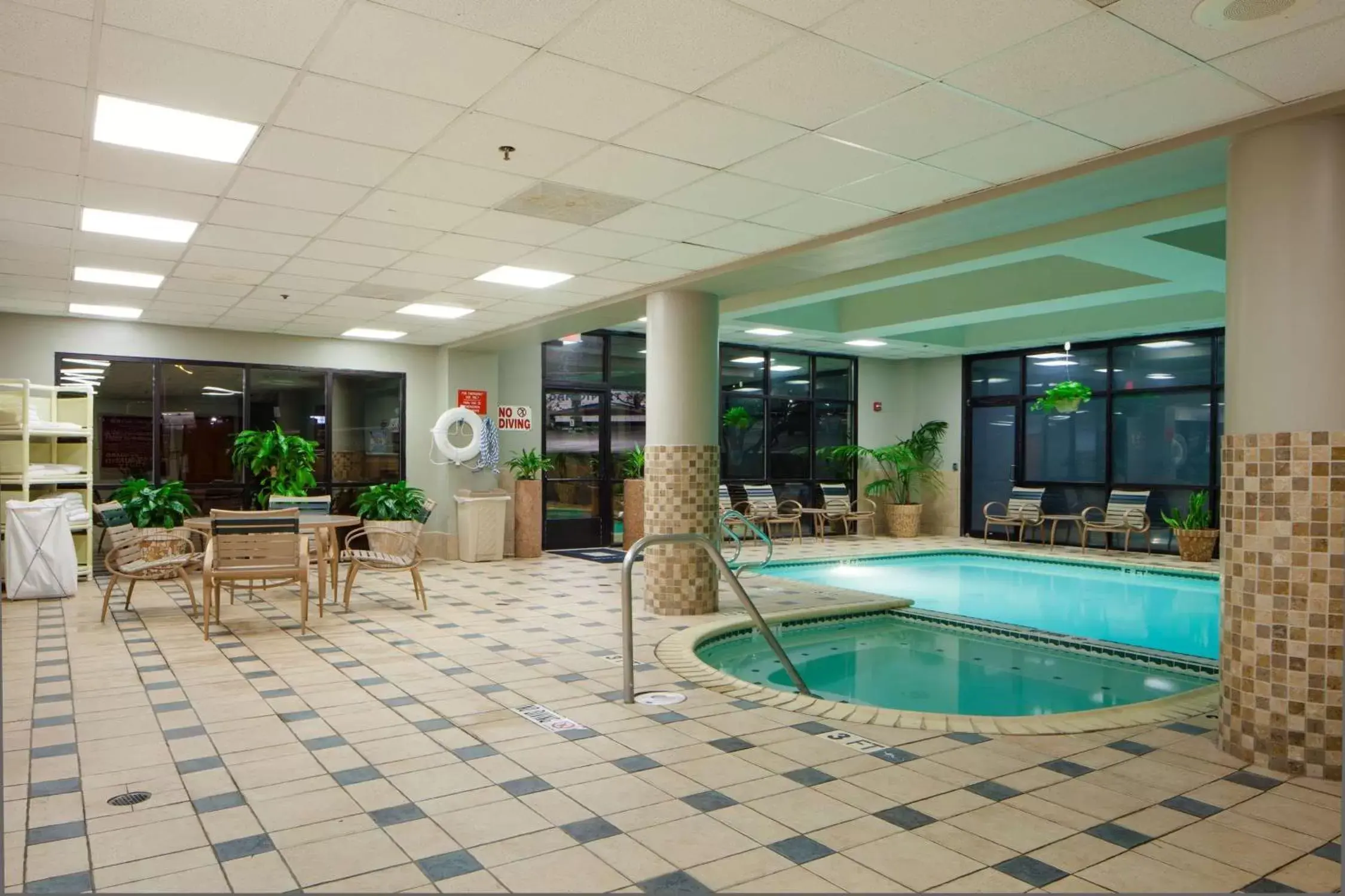 Pool view, Swimming Pool in Embassy Suites San Antonio Airport