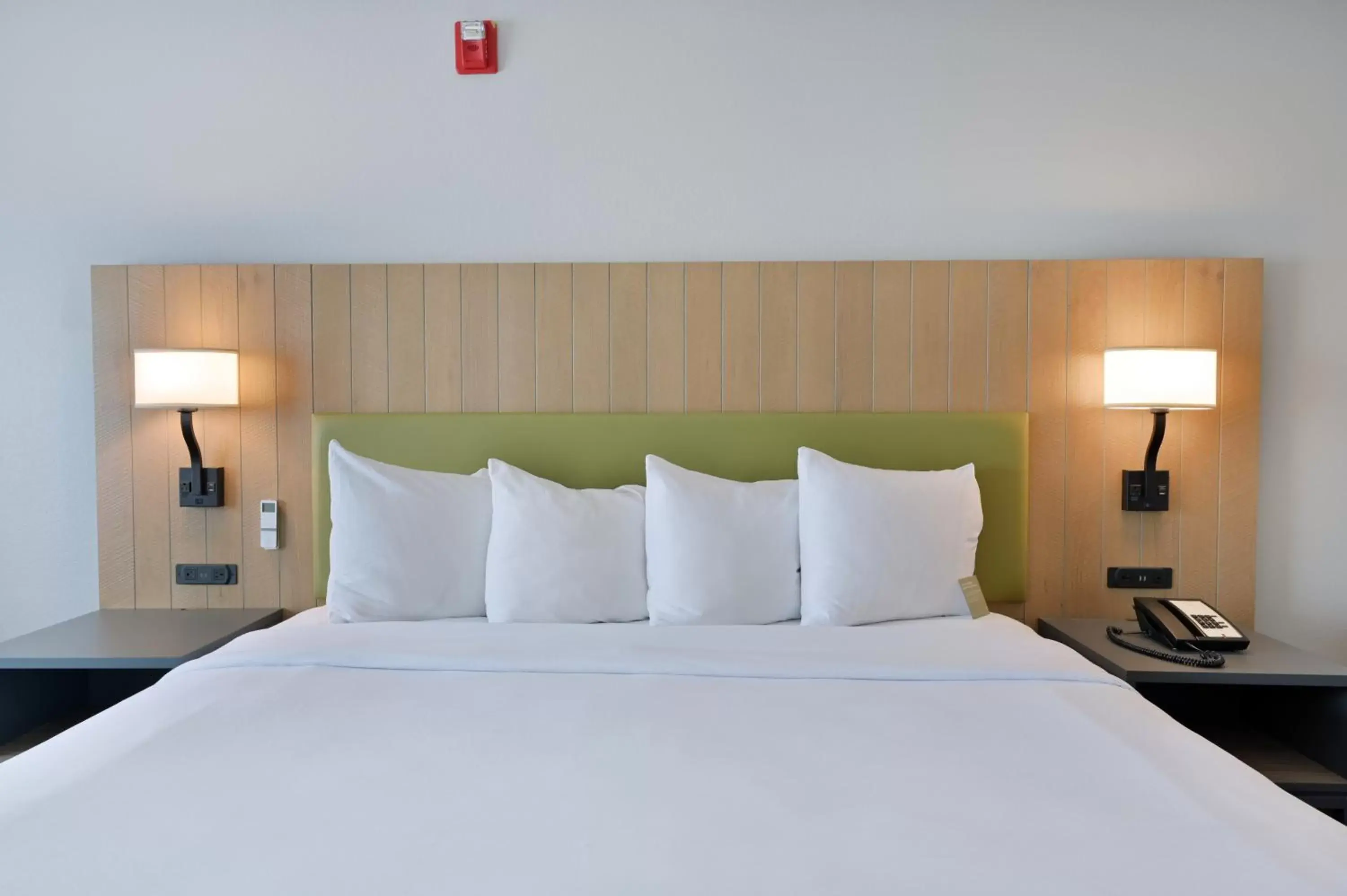Bed in Country Inn & Suites by Radisson, Bloomington-Normal Airport, IL