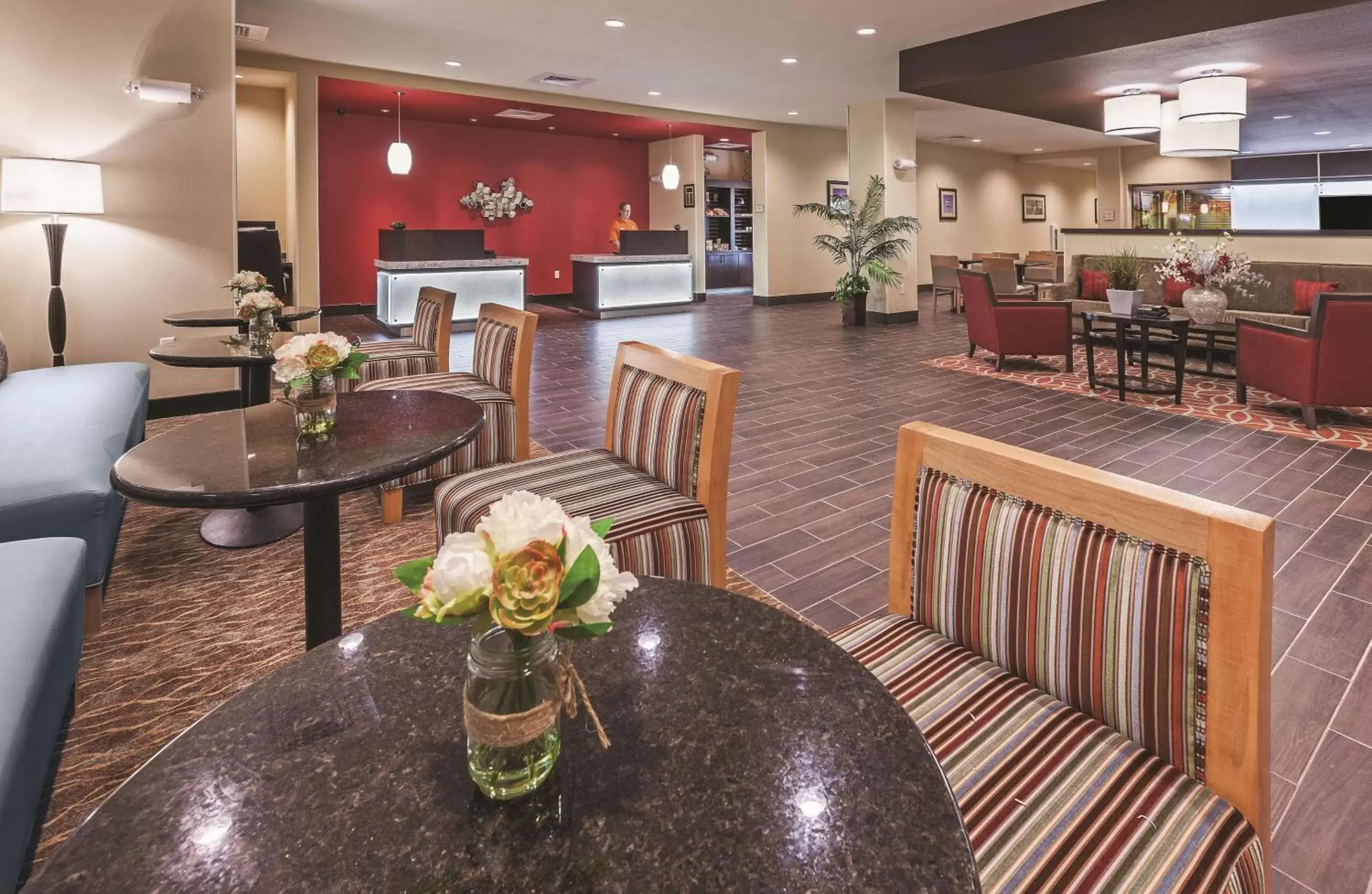 Lobby or reception, Restaurant/Places to Eat in La Quinta by Wyndham Wichita Falls - MSU Area