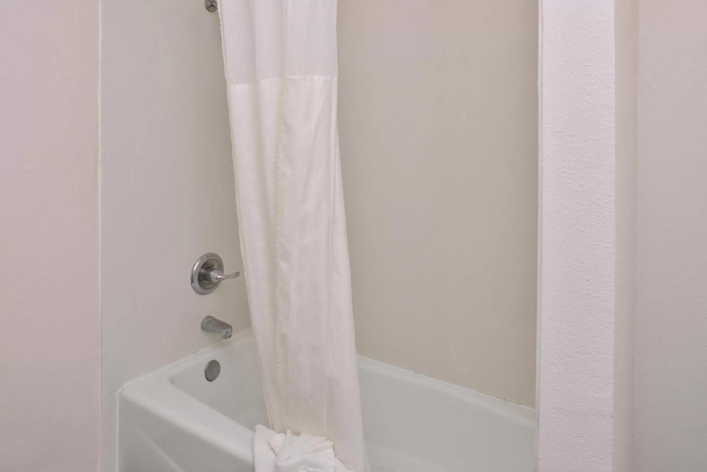 Bathroom in Americas Best Value Inn Los Banos Bathroom in Americas Best Value Inn Los Banos