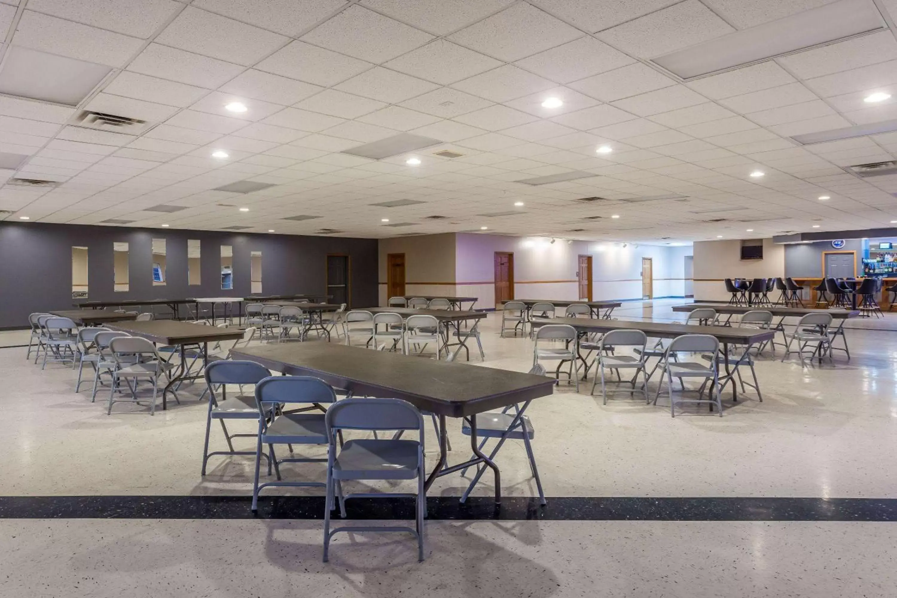 Banquet/Function facilities, Restaurant/Places to Eat in AmericInn by Wyndham Boscobel