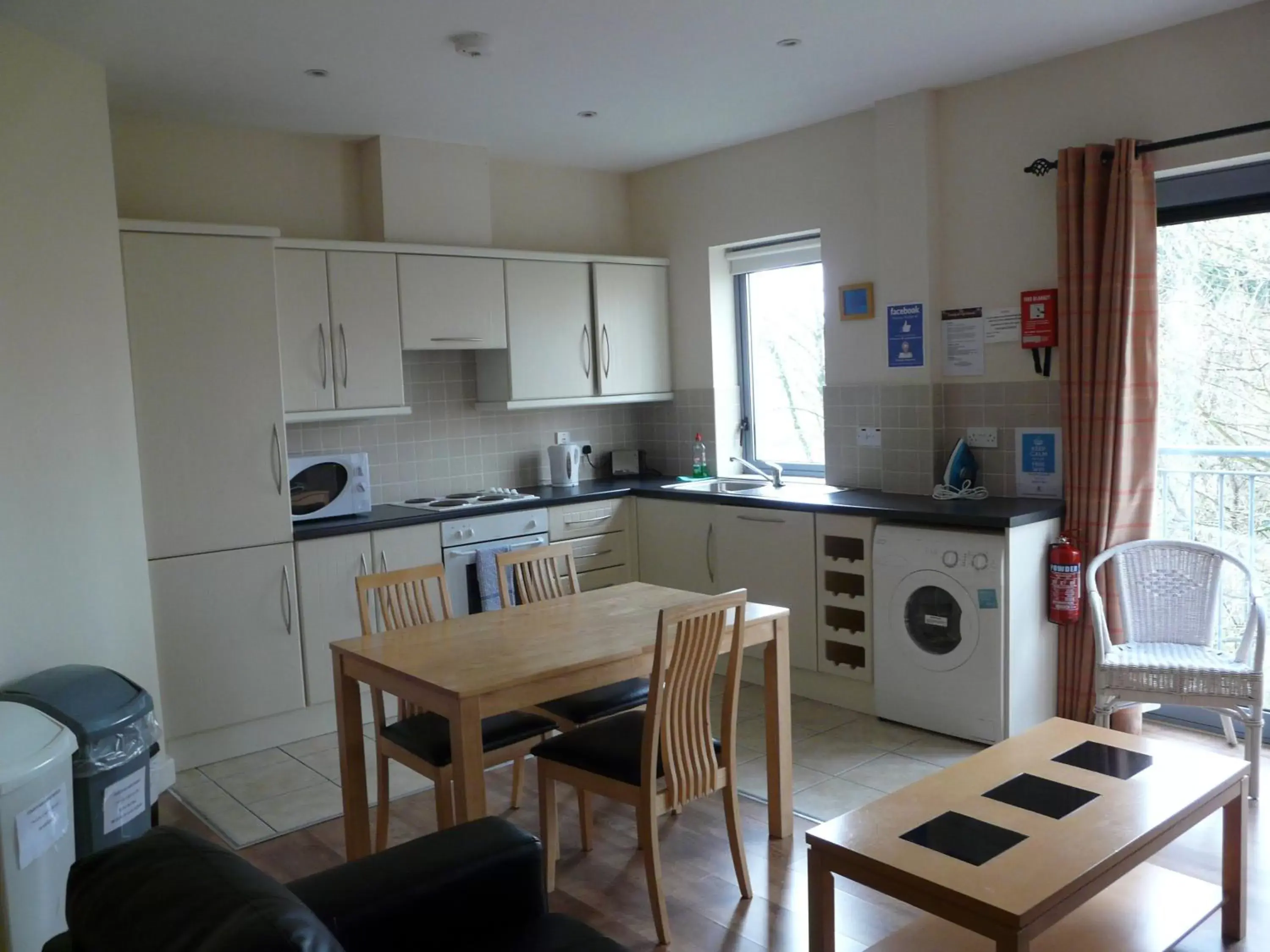 Kitchen/Kitchenette in The Courtyard Apartments