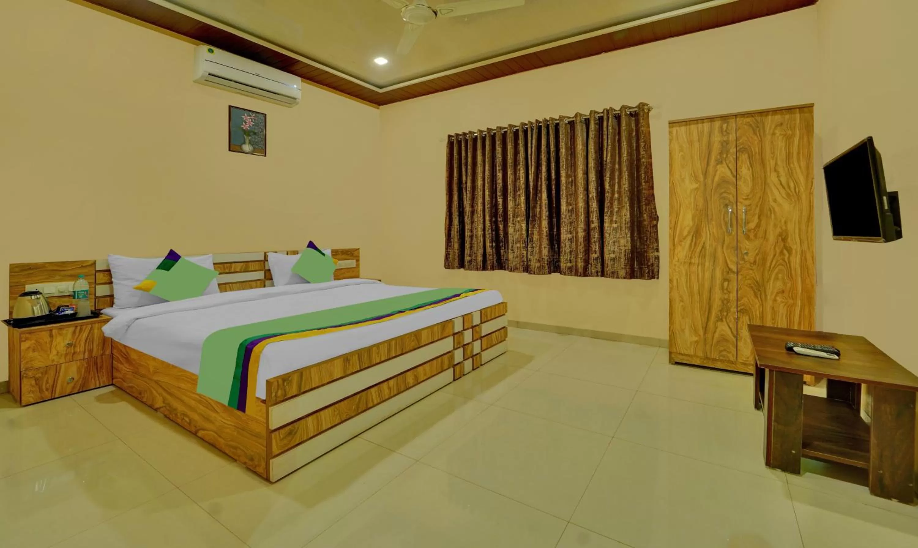 Bed in Treebo Trend Iceberg