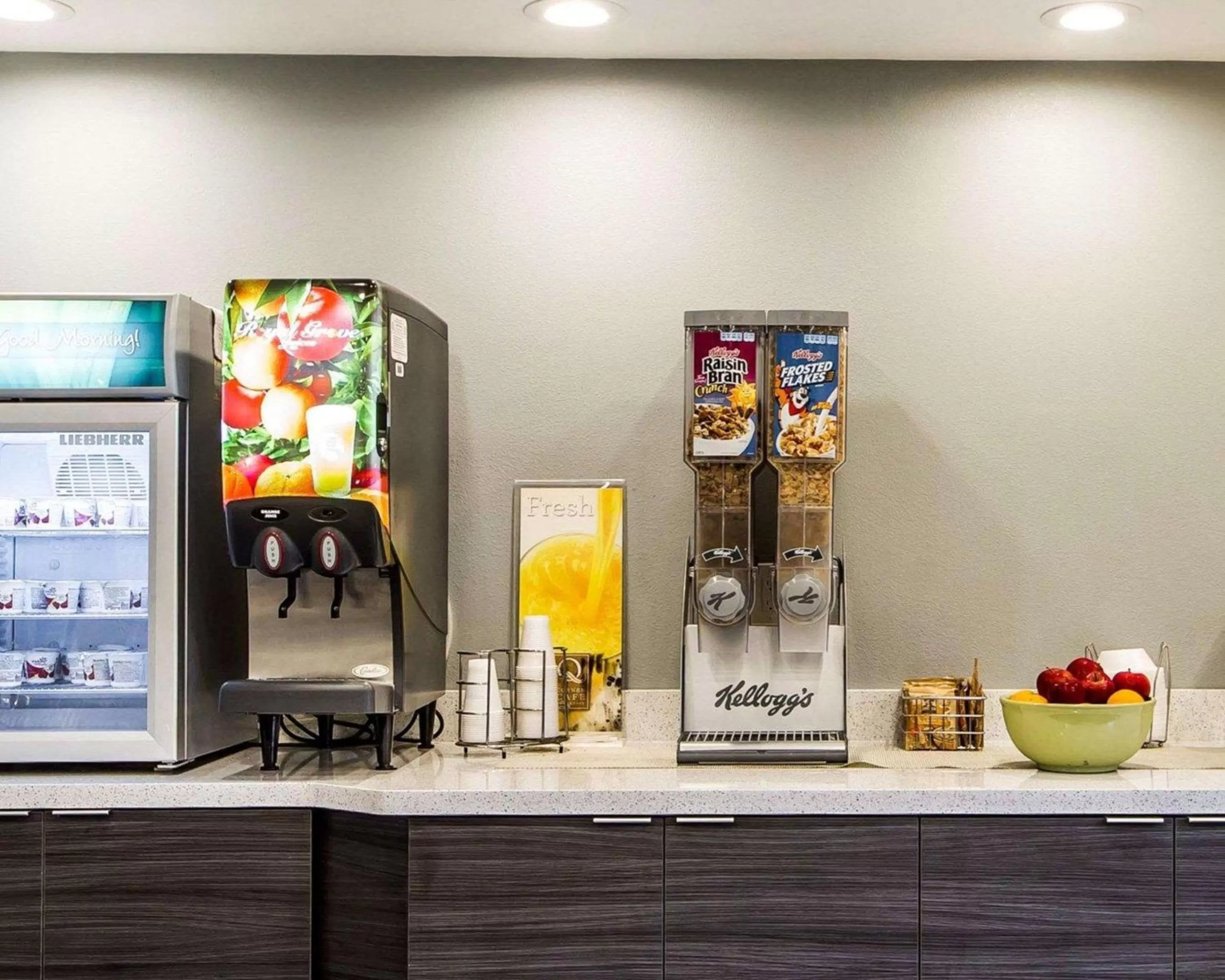 Restaurant/places to eat in Quality Inn Martinez