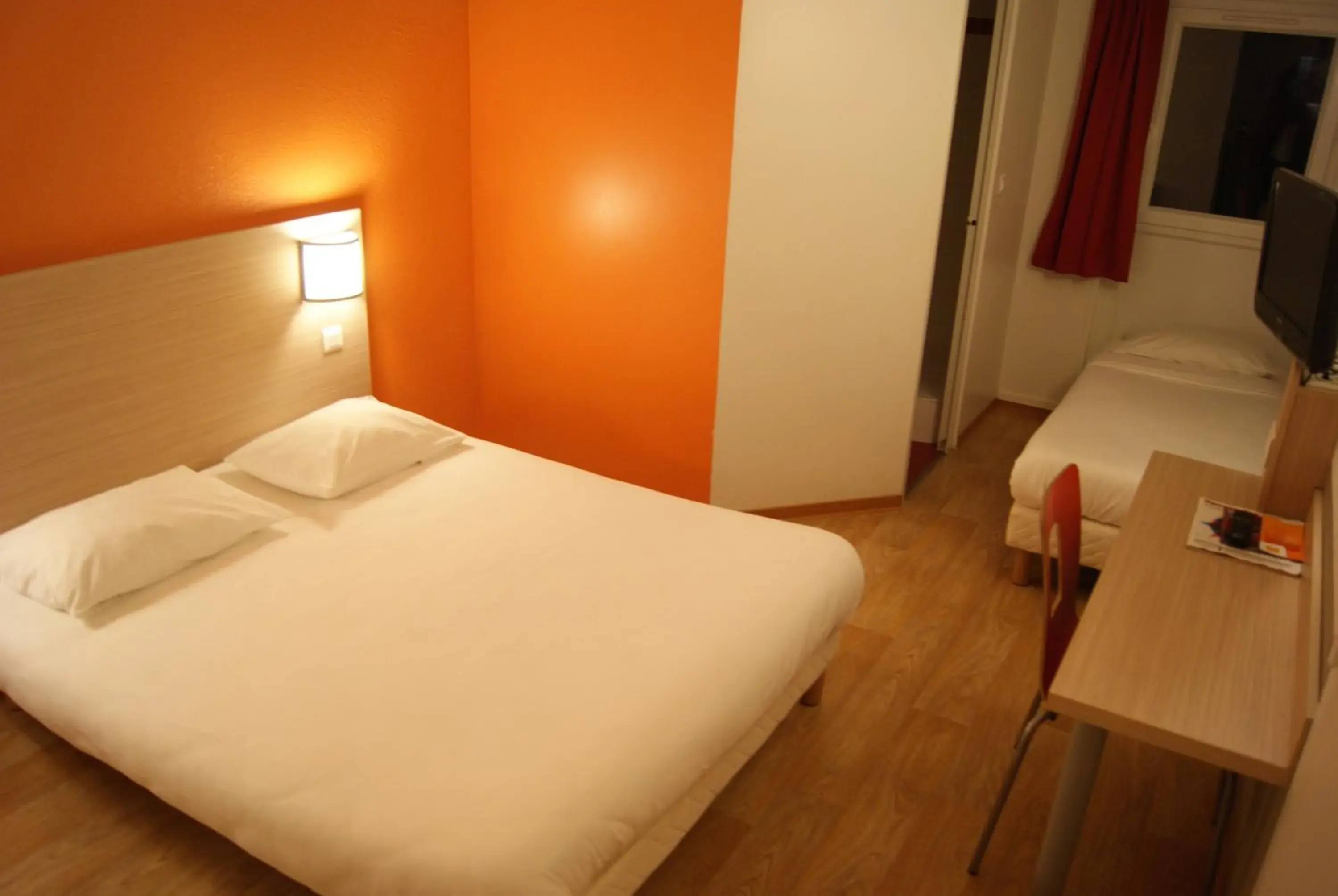 Triple Room (1 Double Bed + 1 Single Bed) in Première Classe Metz Nord - Talange