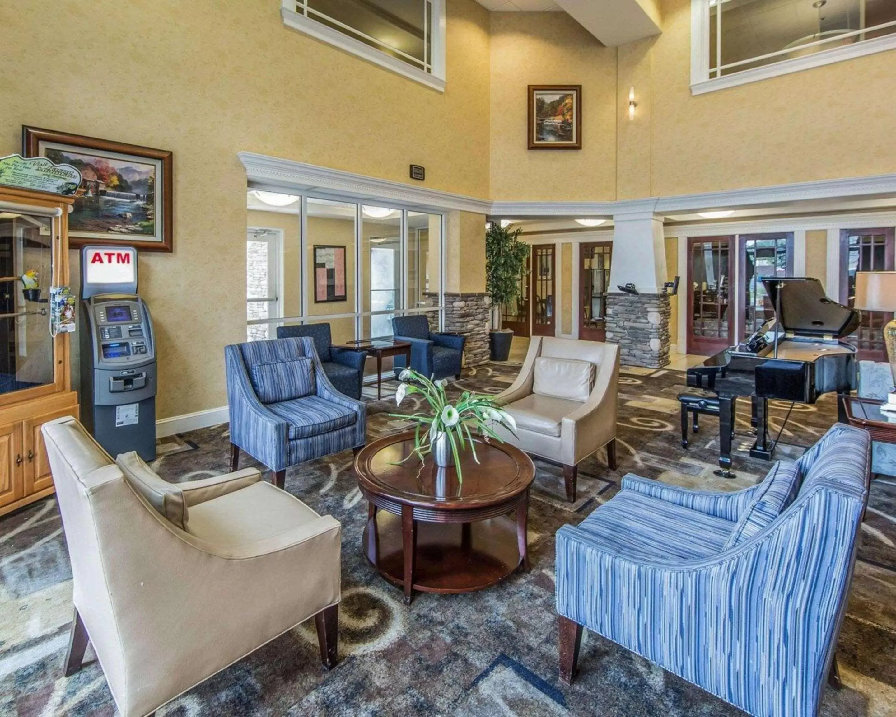 Lobby or reception, Seating Area in Clarion Inn Near Island Drive