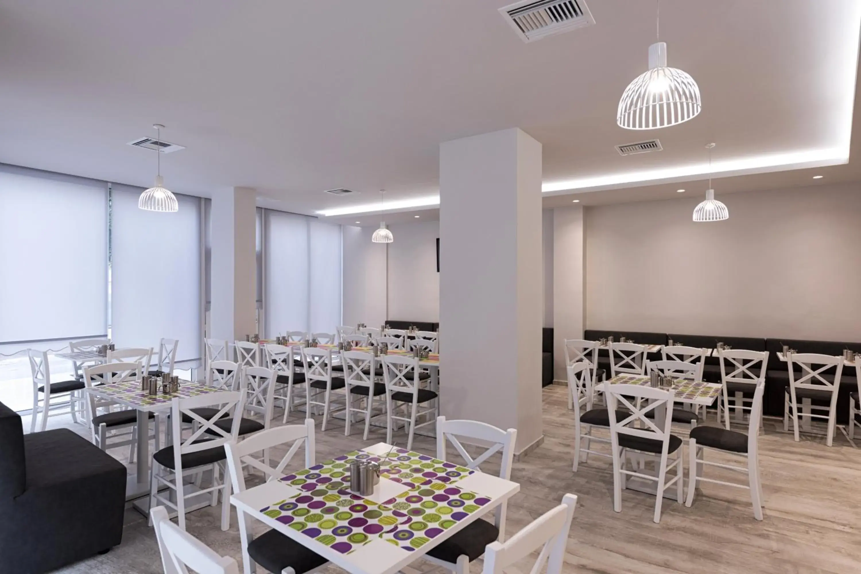 Restaurant/Places to Eat in Irini Hotel