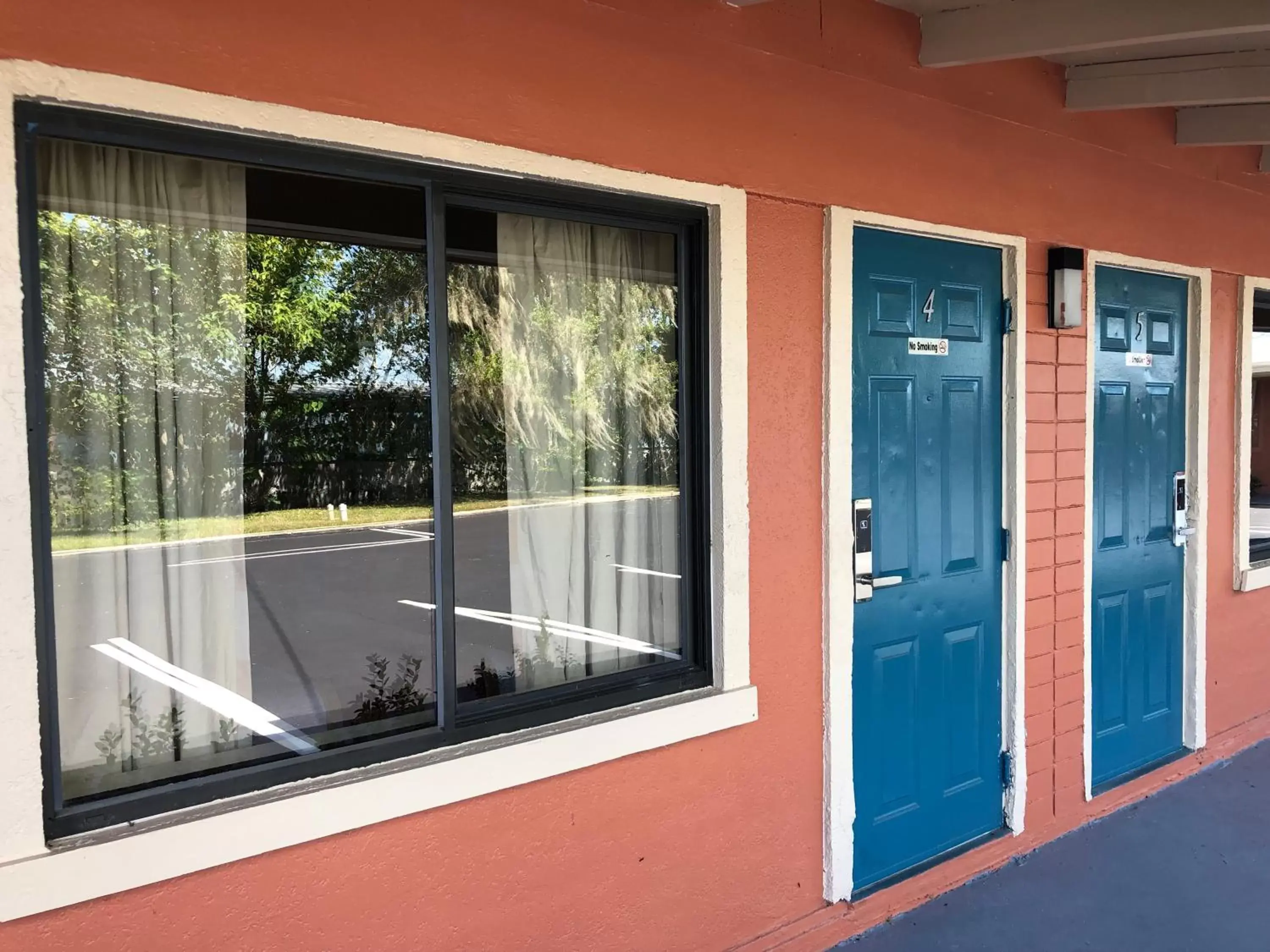 Property building in Ocala Cove Motel Property building in Ocala Cove Motel