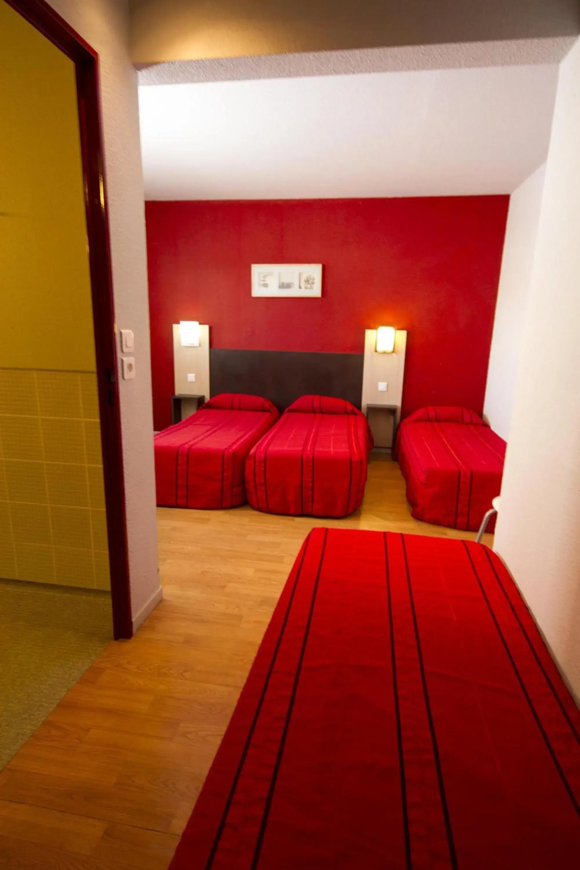 Quadruple Room in Brit Hotel Essentiel Sète / Balaruc