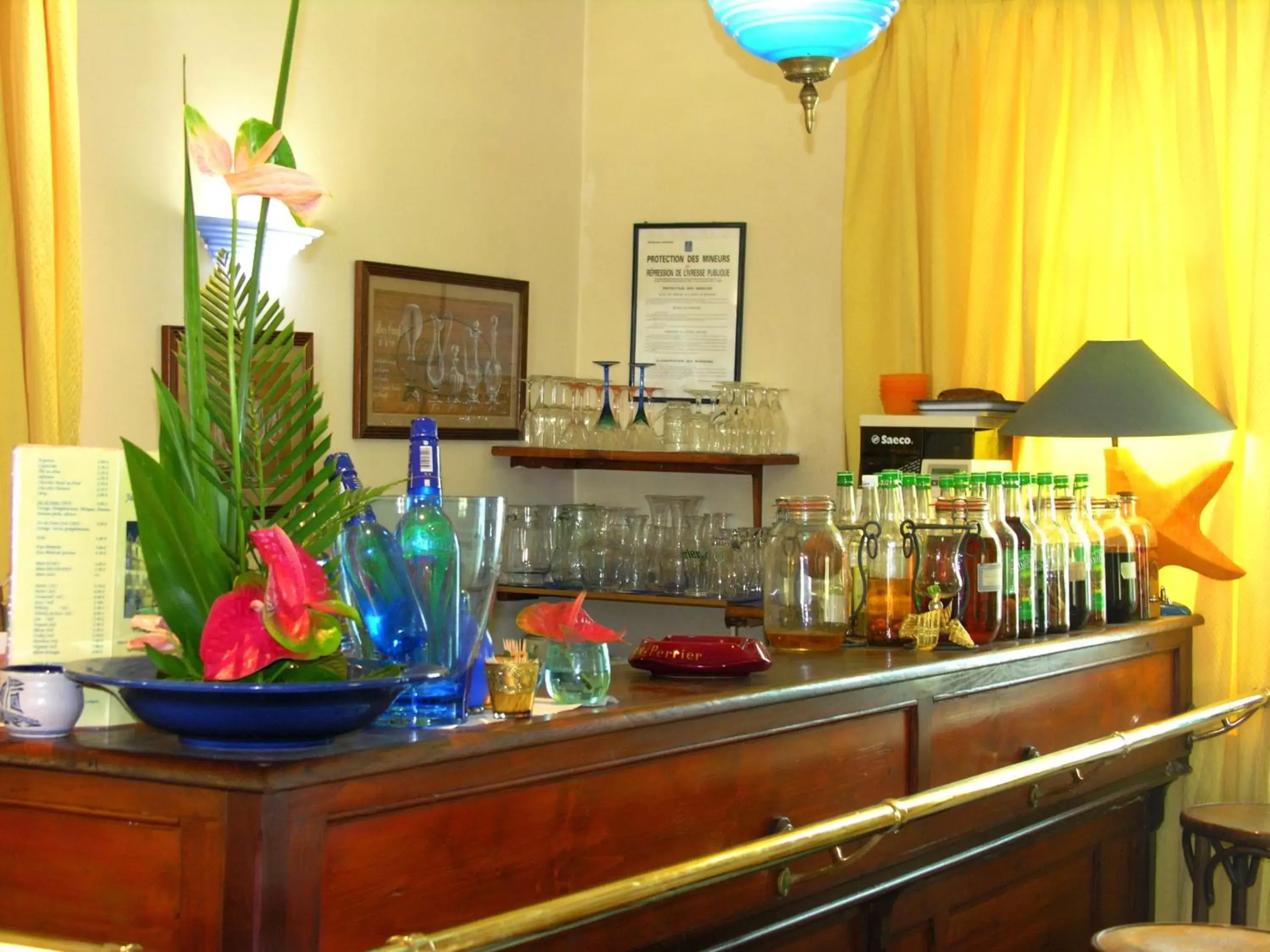 Lounge or bar in Le Juliette Dodu- Le charme d'un monument historique Lounge or bar in Le Juliette Dodu- Le charme d'un monument historique