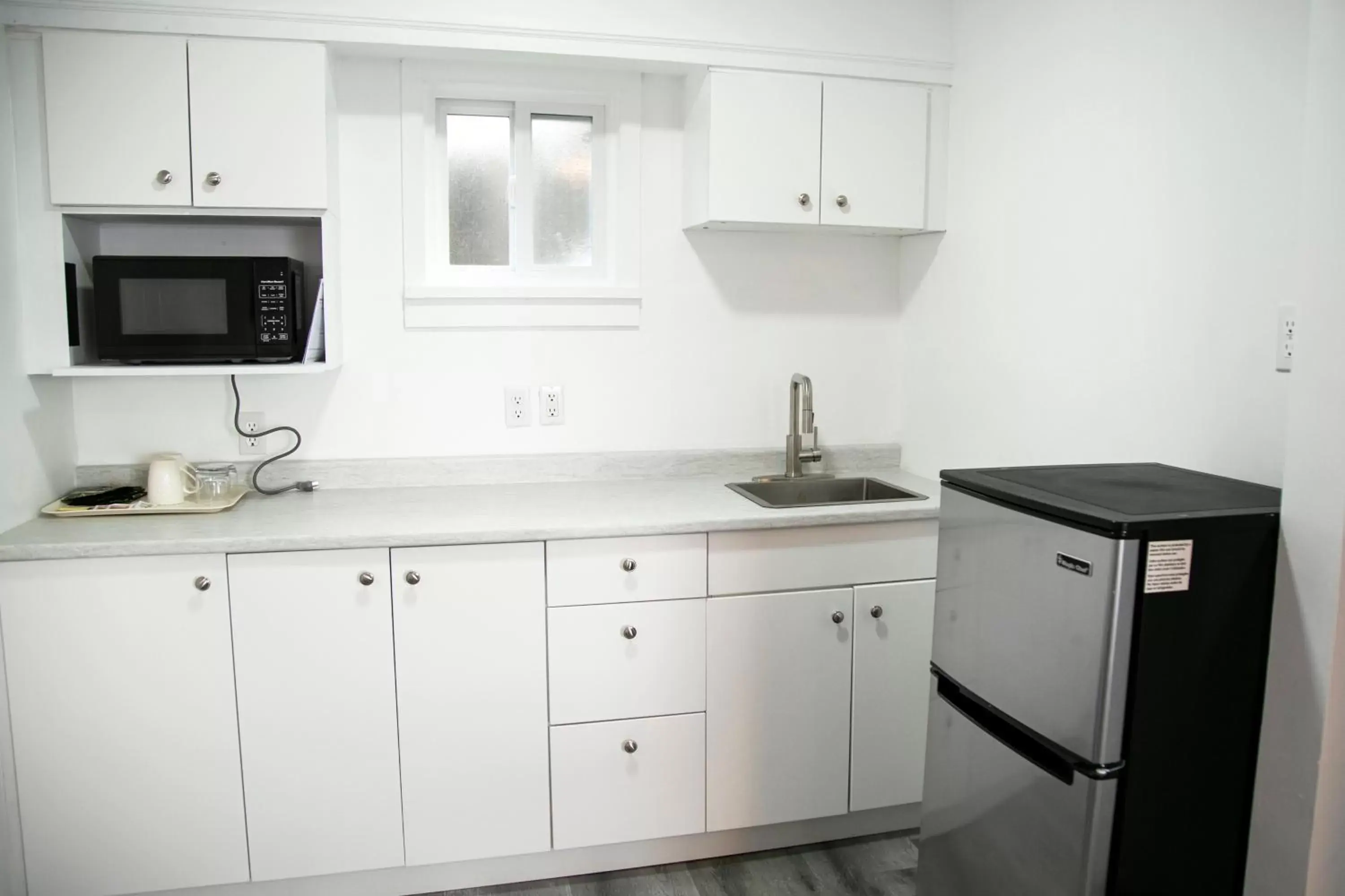 Kitchen/Kitchenette in Westview Centre Motel