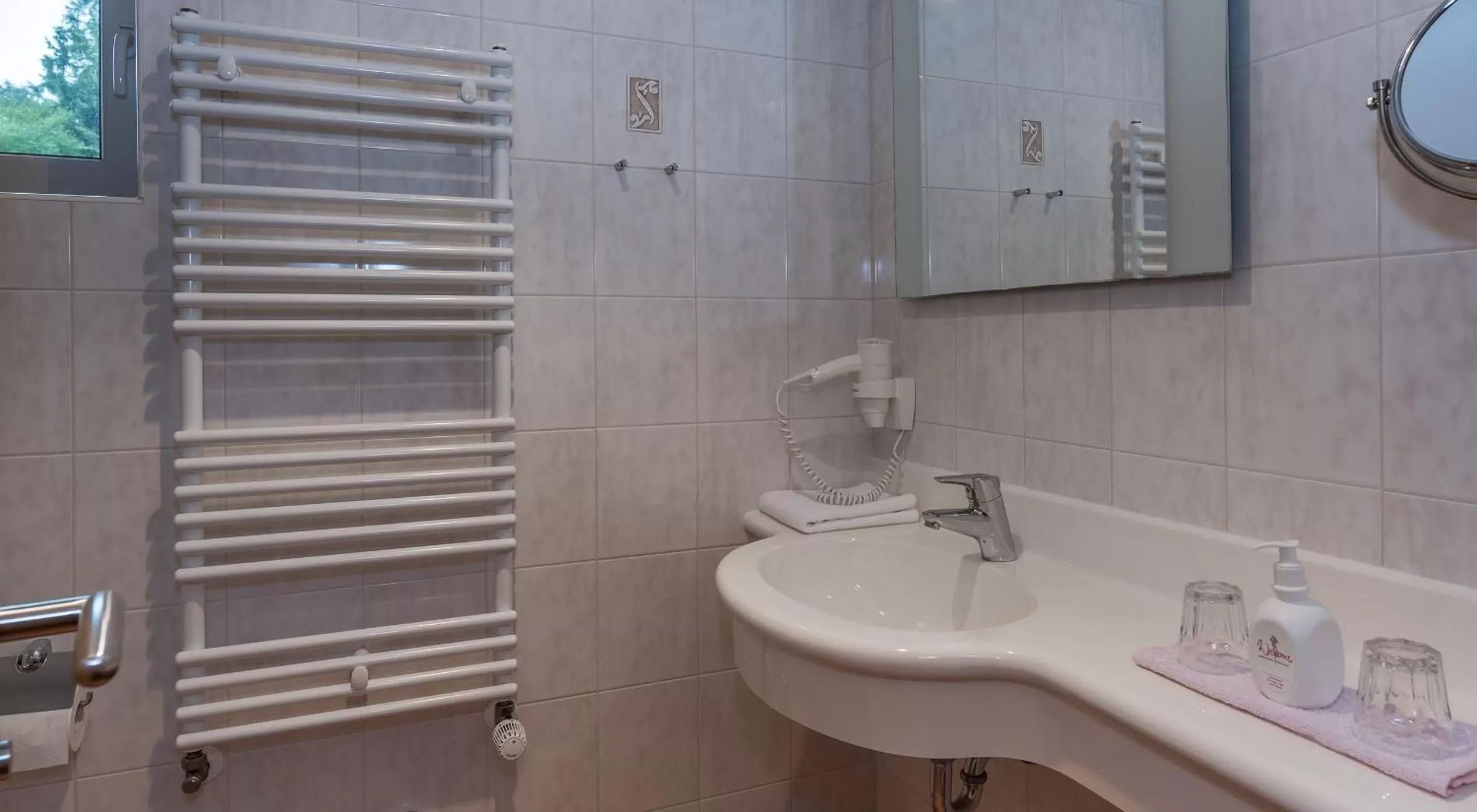 Bathroom in Hotel Mutz Garni