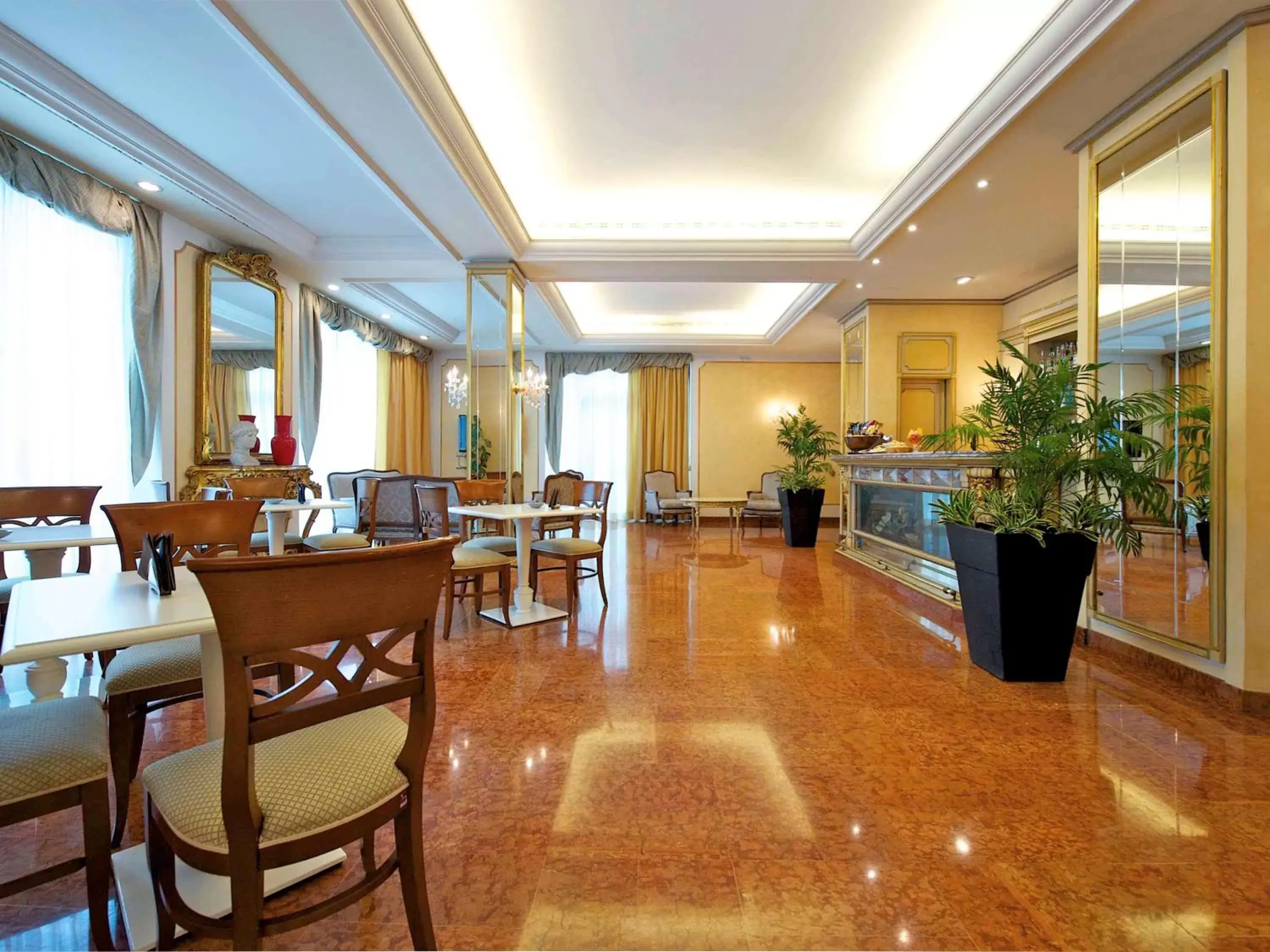 Lounge or bar in Mercure Parma Stendhal