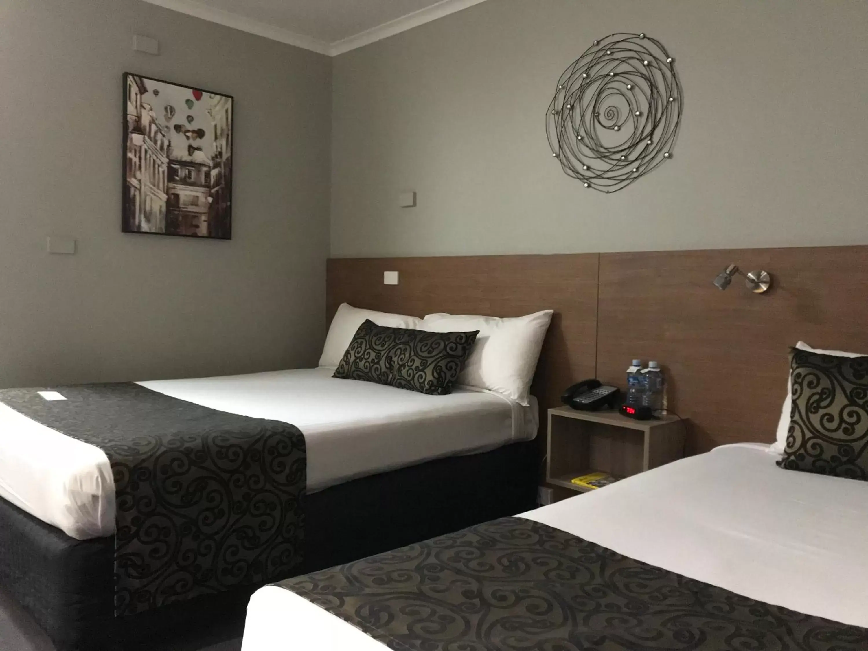 Bed in Burnie Central Townhouse Hotel