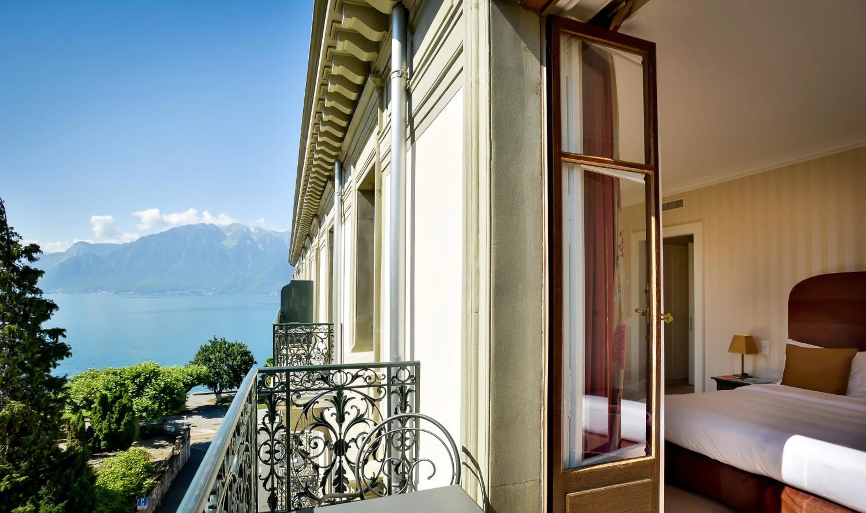 Balcony/Terrace, Bed in Hôtel Des Trois Couronnes & Spa - The Leading Hotels of the World