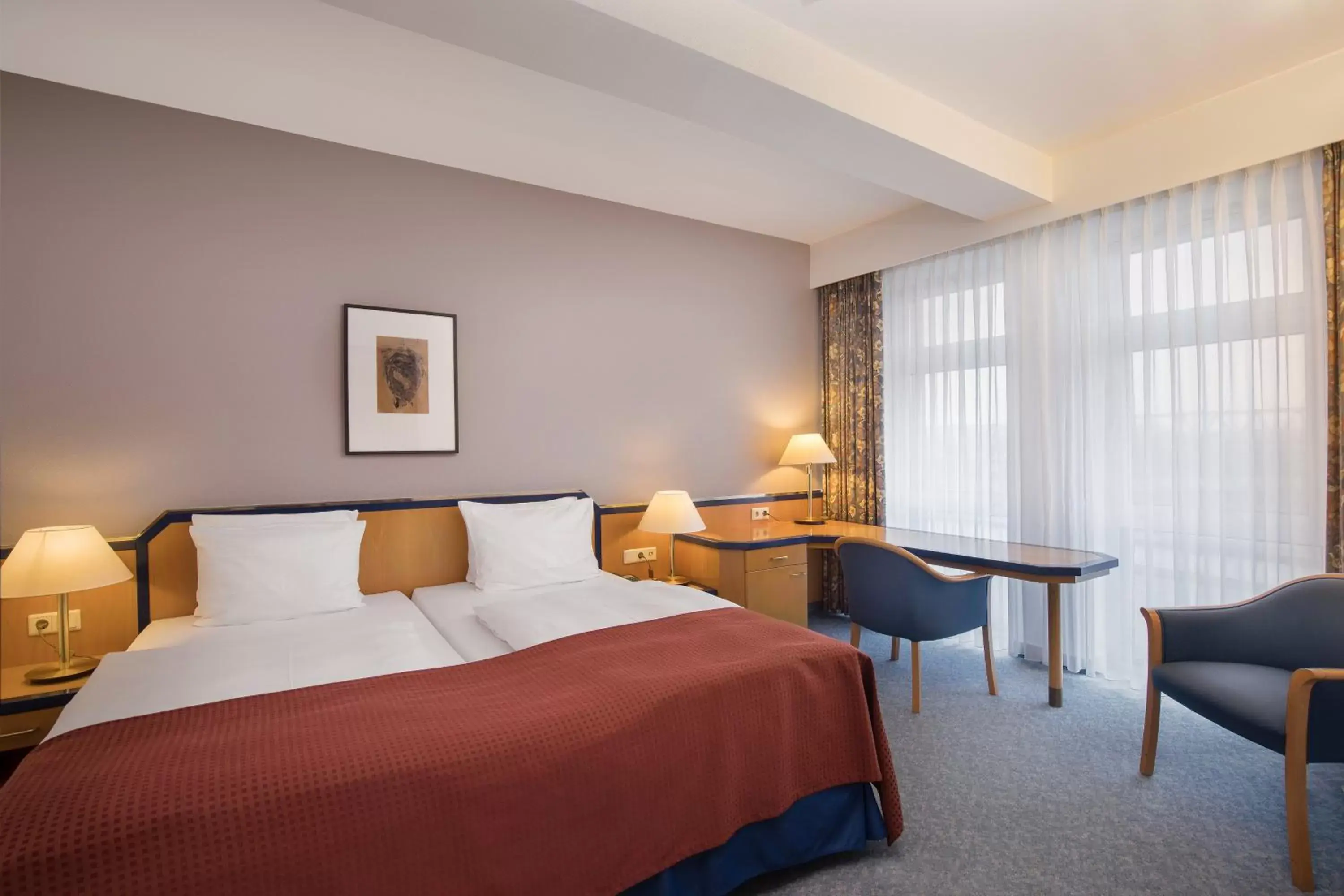 Photo of the whole room, Bed in Holiday Inn Hamburg, an IHG Hotel Photo of the whole room, Bed in Holiday Inn Hamburg, an IHG Hotel