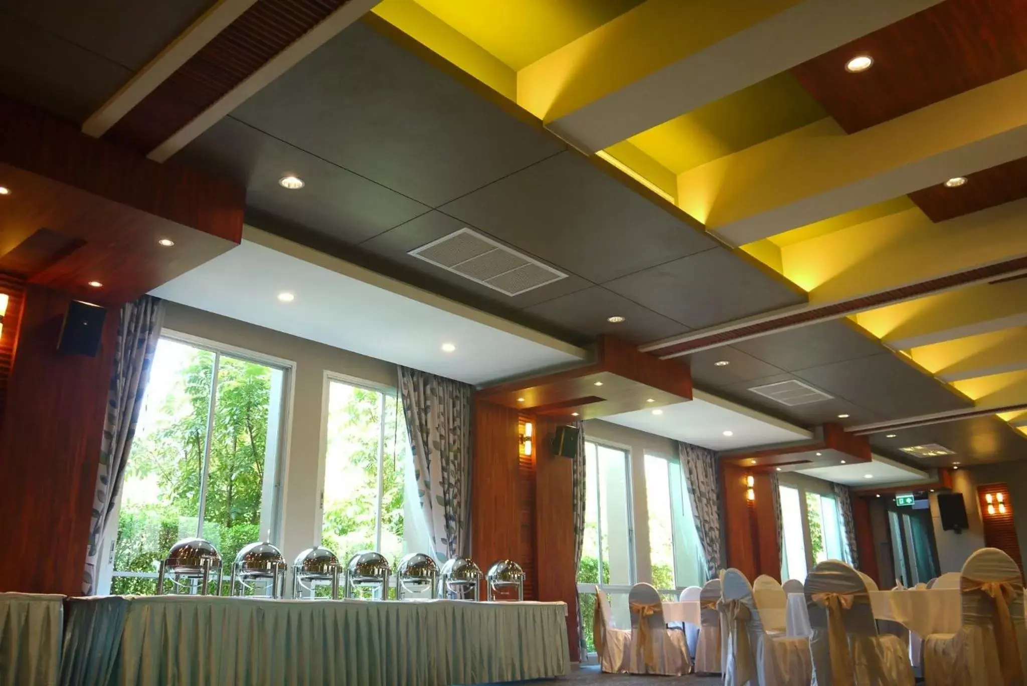 Banquet/Function facilities in Long Beach Cha-Am Hotel