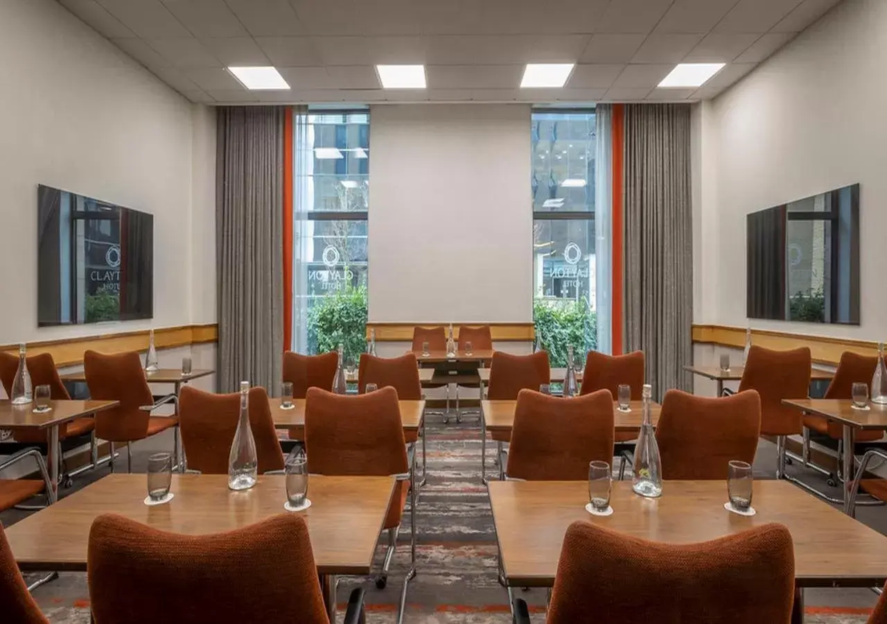 Meeting/conference room, Lounge/Bar in Clayton Hotel, Leeds
