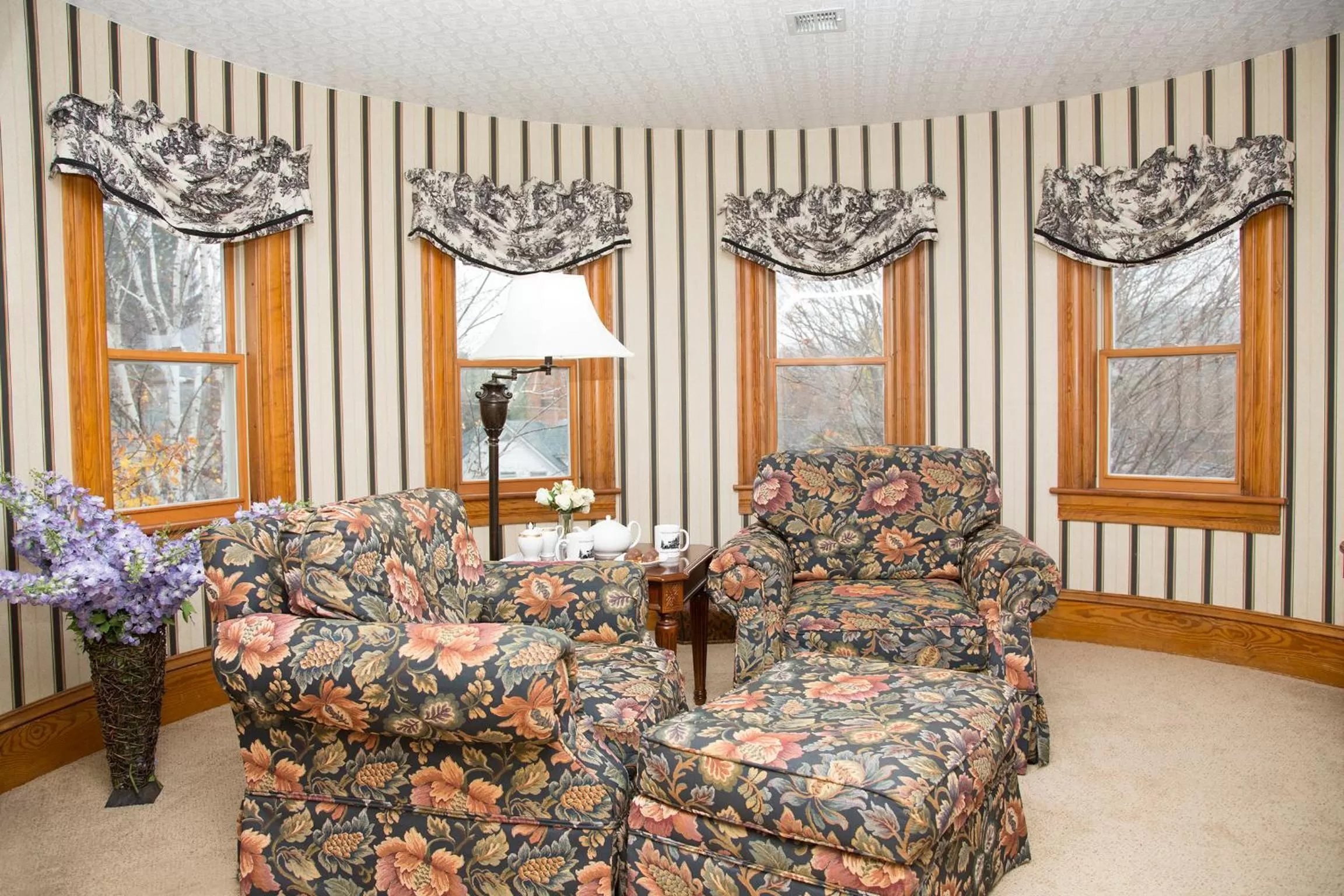 Seating area in Glynn House Inn
