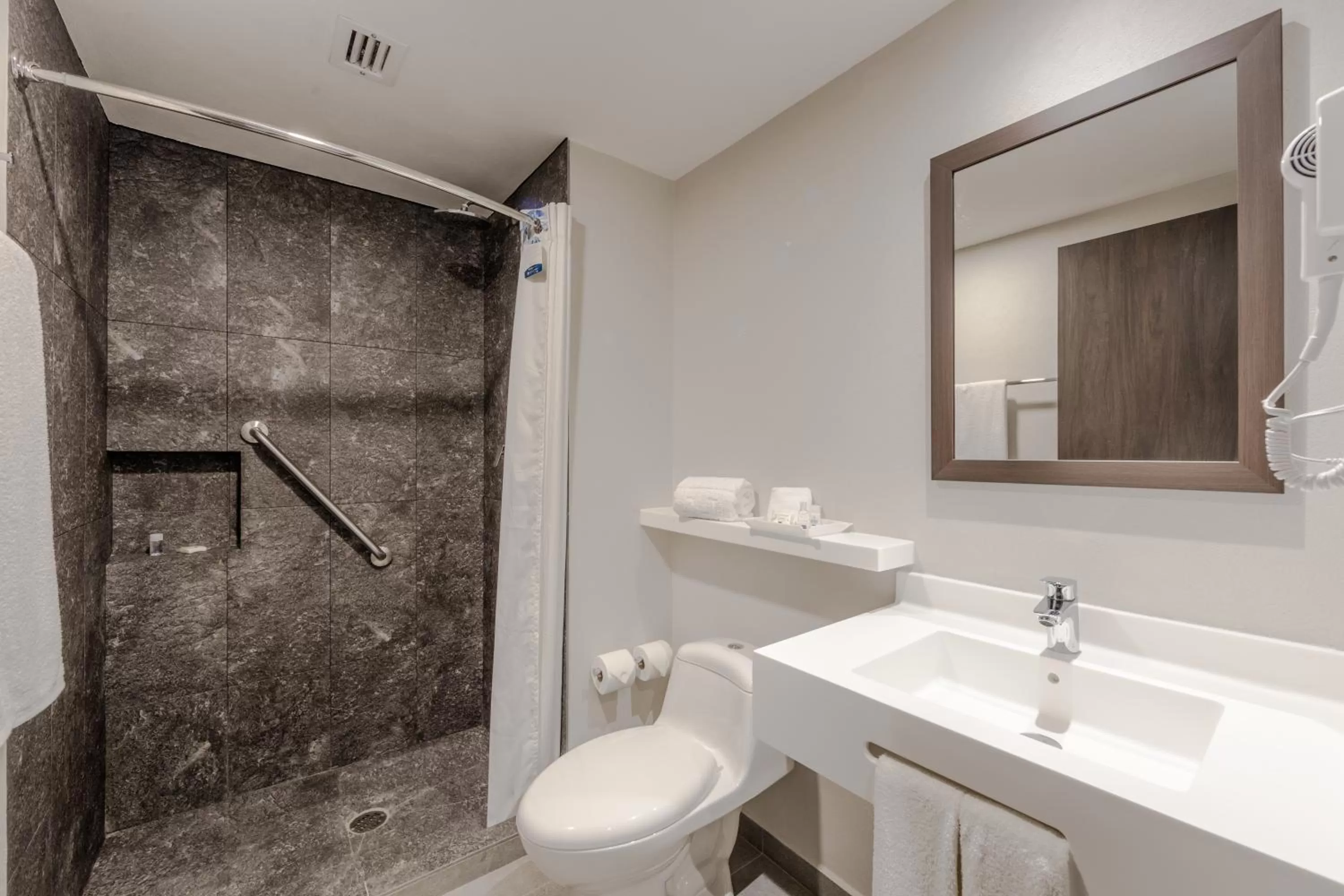 Bathroom in Sleep Inn Guadalajara Galerias