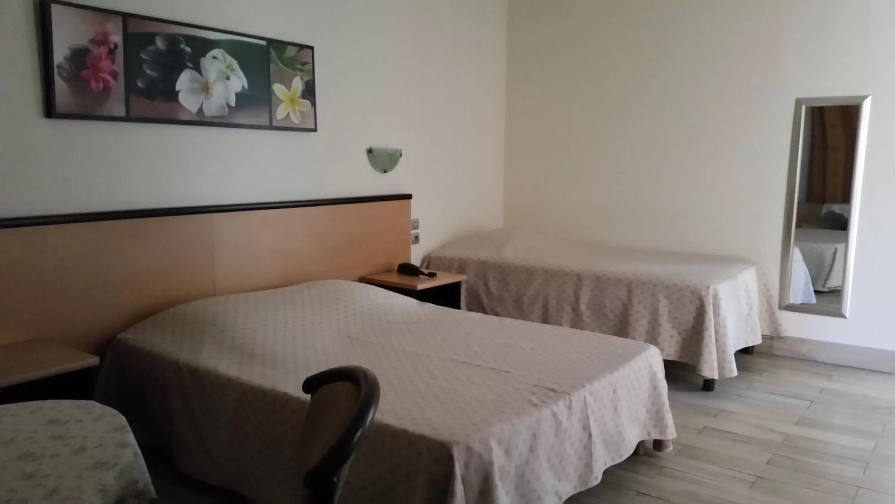 Bed in Auberge les Aromes