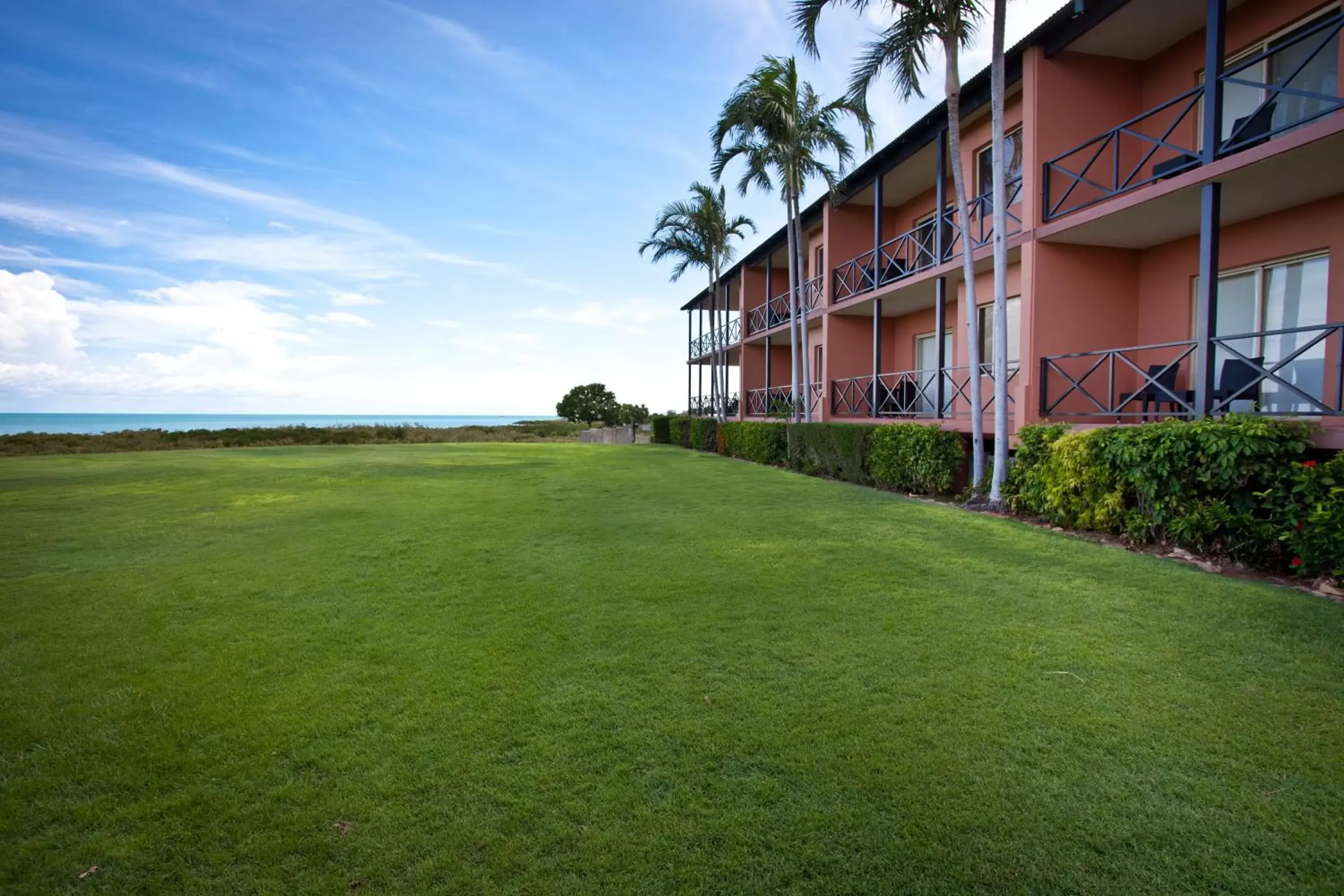 Facade/entrance, Property Building in Moonlight Bay Suites