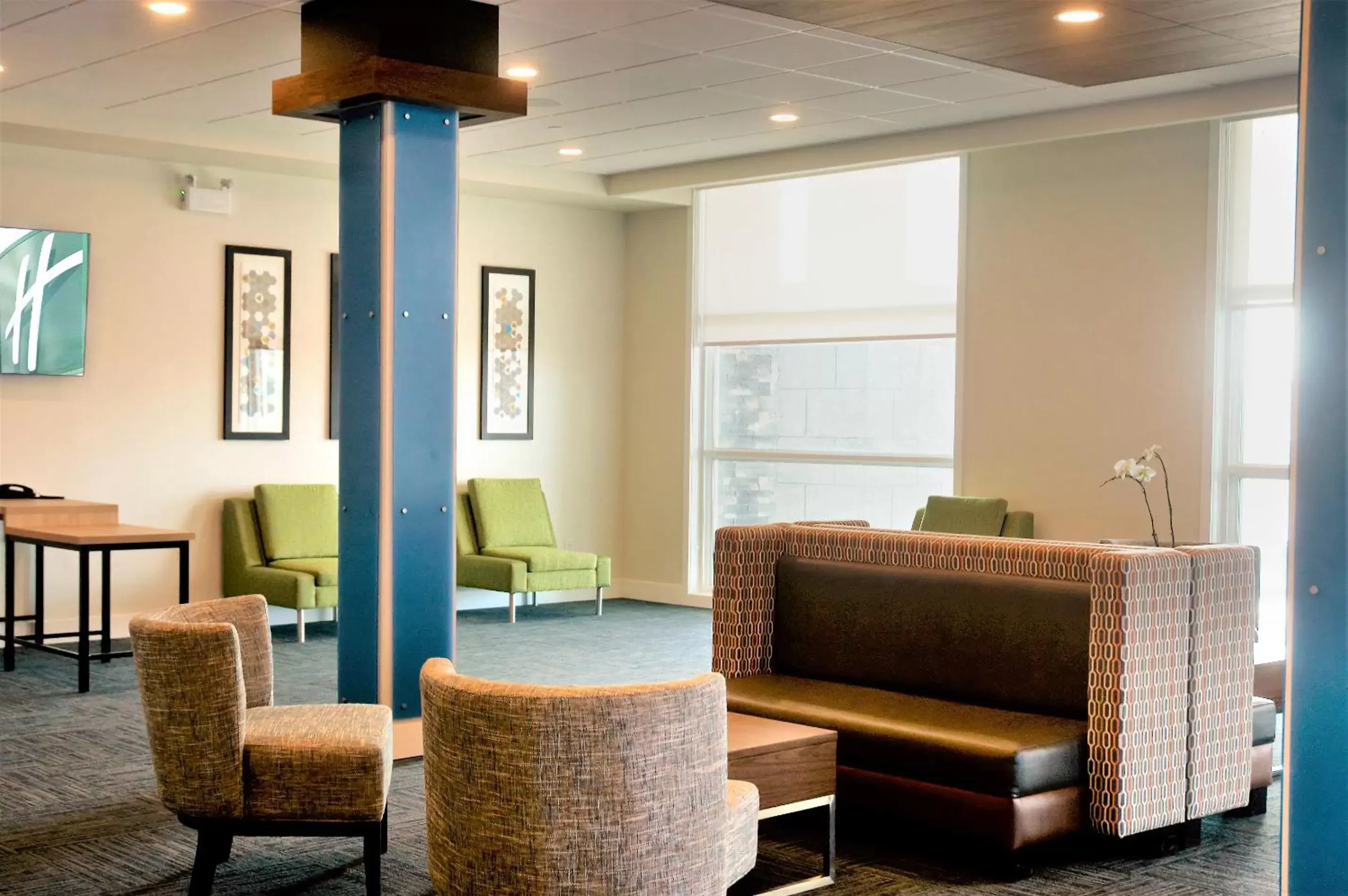 Seating Area in Holiday Inn Express & Suites - Edmonton SW – Windermere, an IHG Hotel