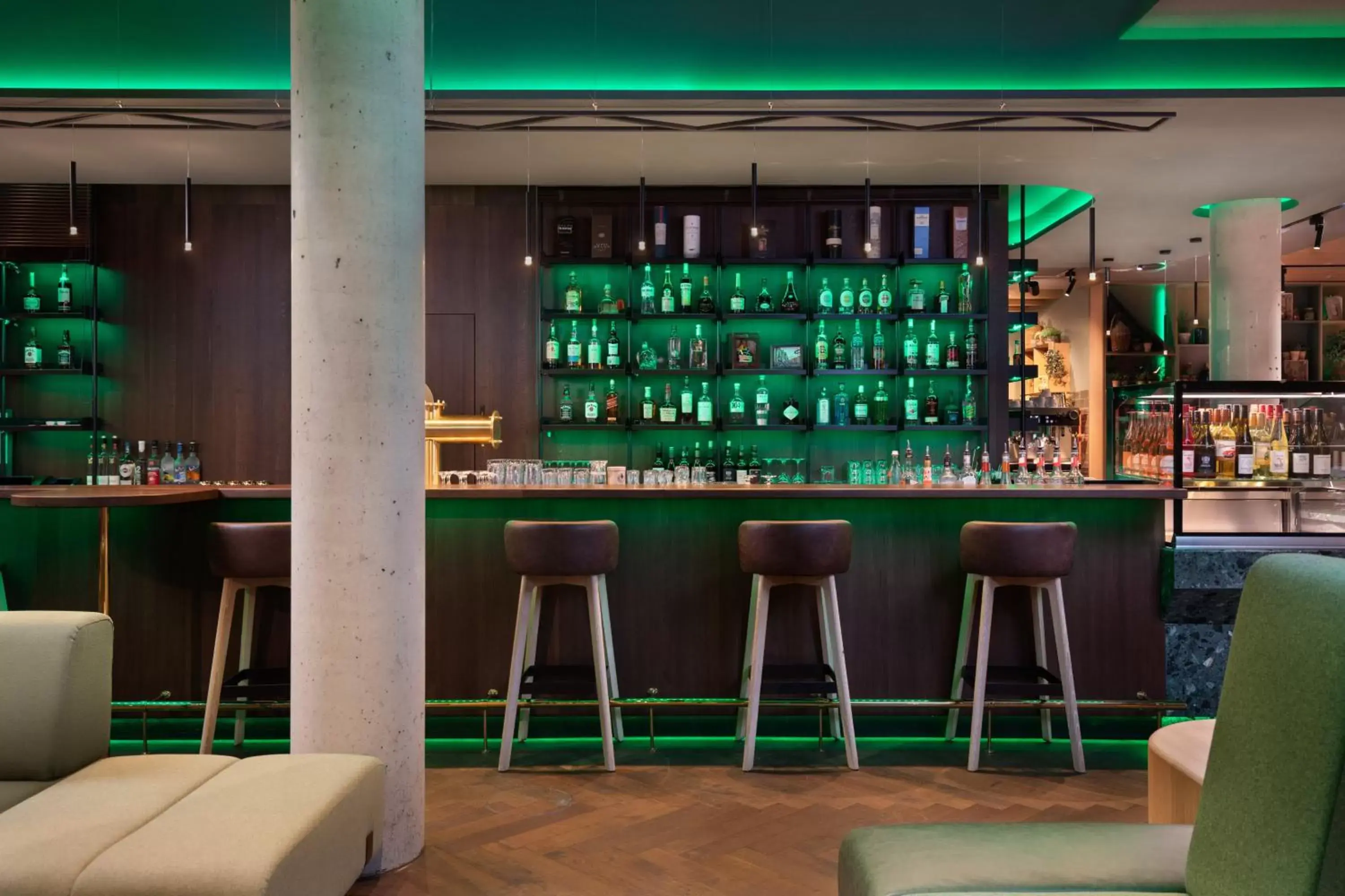 Lounge or bar in Holiday Inn - Osnabrück by IHG Lounge or bar in Holiday Inn - Osnabrück by IHG